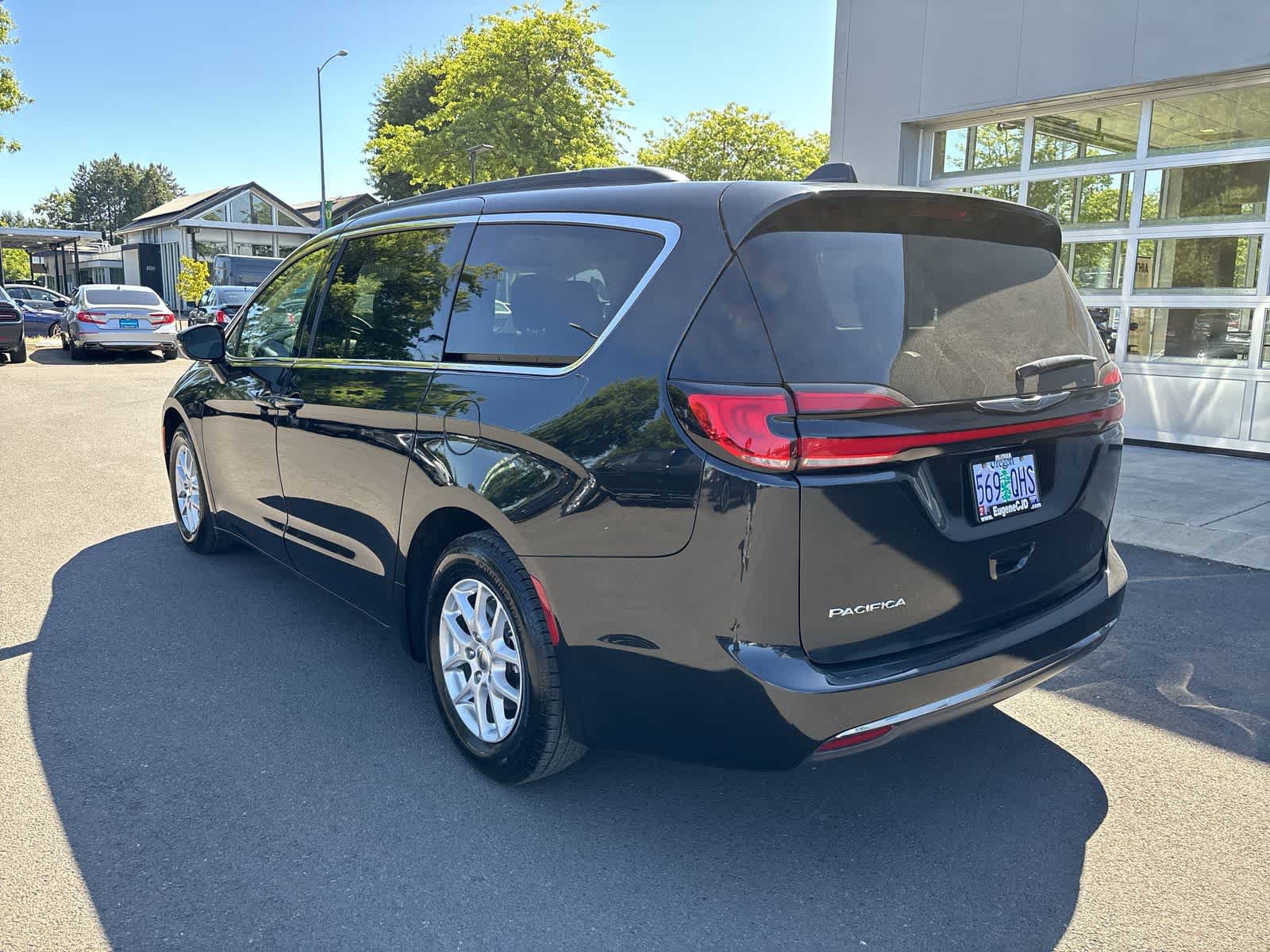 Thumbnail: 2022 Chrysler Pacifica - 3
