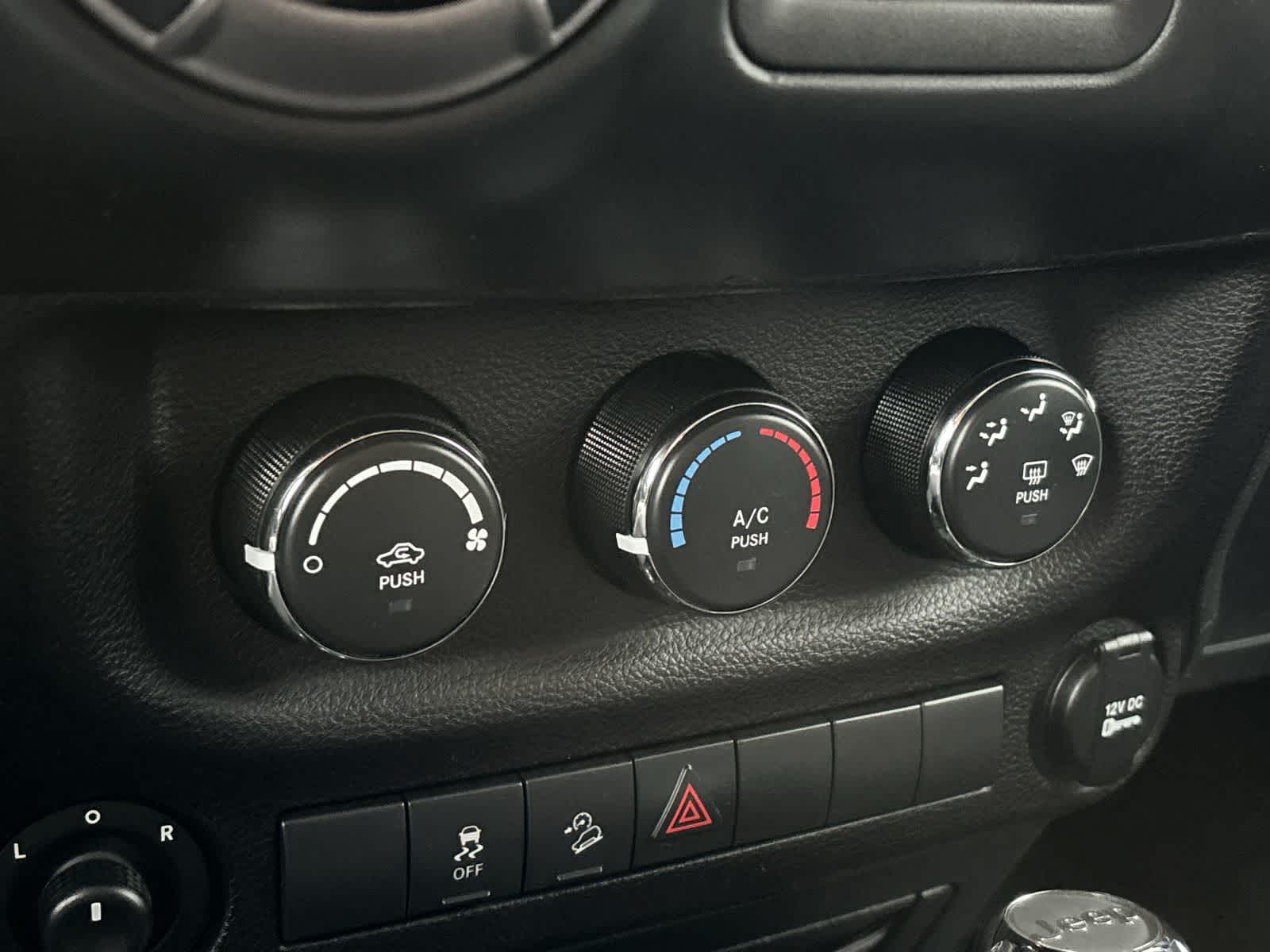 Thumbnail: 2018 Jeep Wrangler - 22