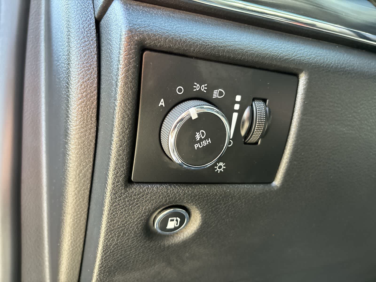 Thumbnail: 2019 Jeep Grand Cherokee - 10