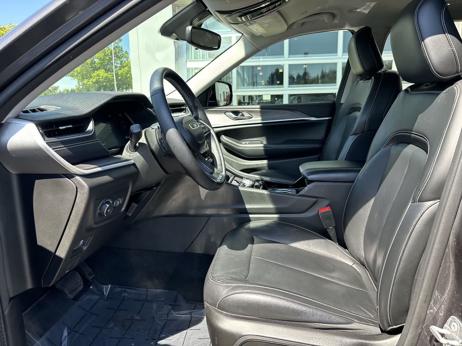 Thumbnail: 2022 Jeep Grand Cherokee - 11