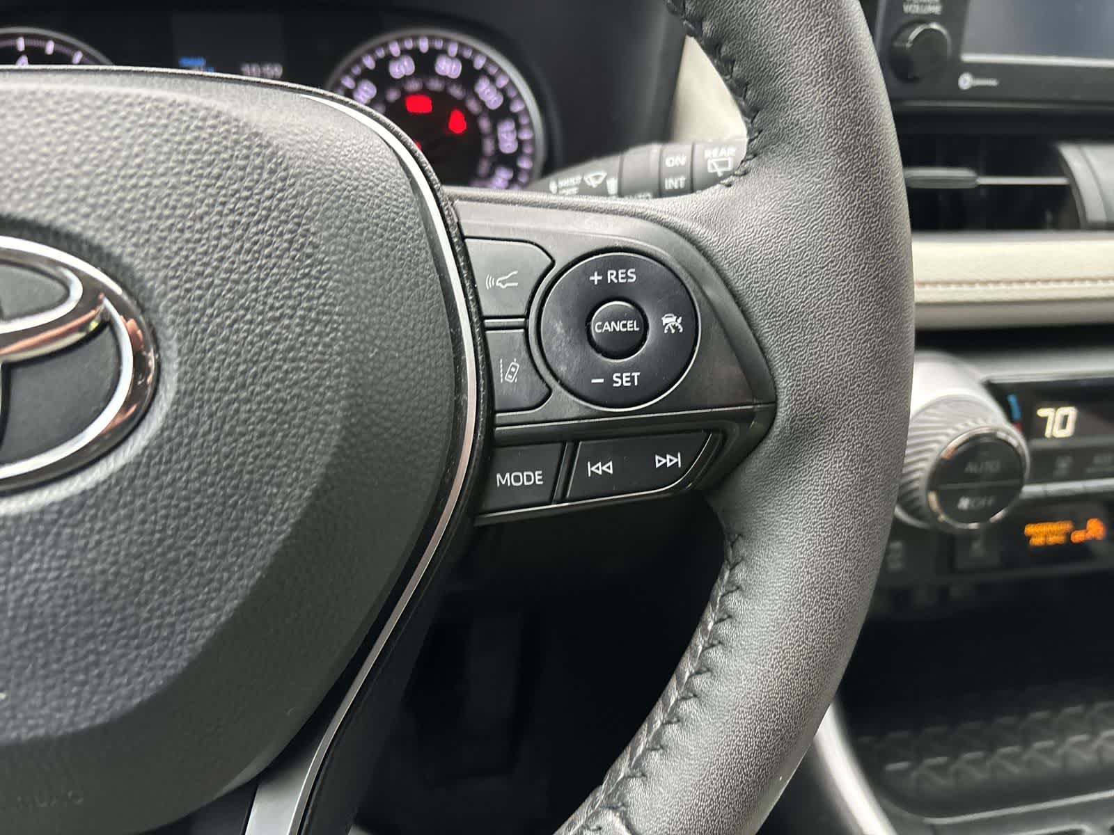 Thumbnail: 2022 Toyota RAV4 - 10