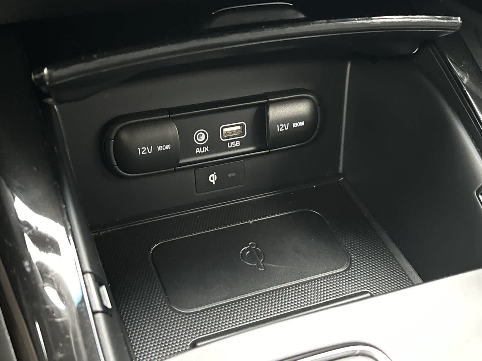 Thumbnail: 2020 Kia Sorento - 24