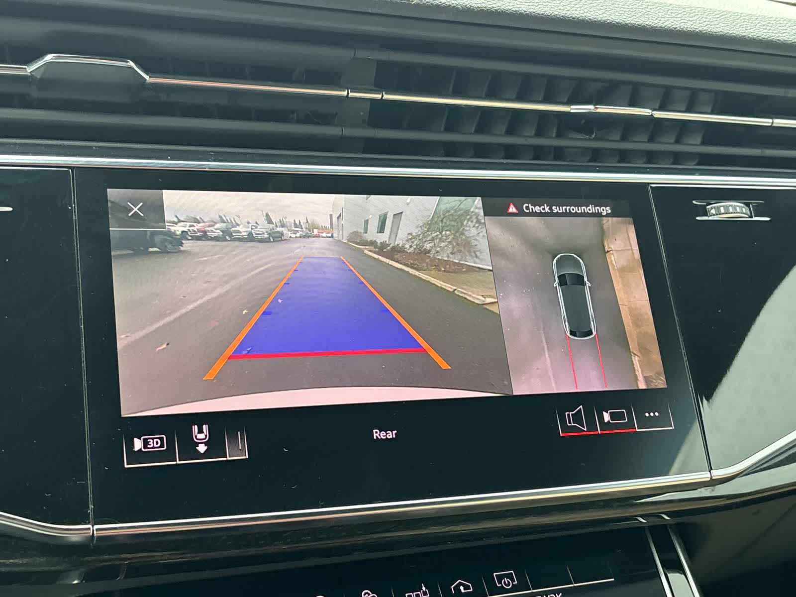 Thumbnail: 2020 Audi Q8 - 20