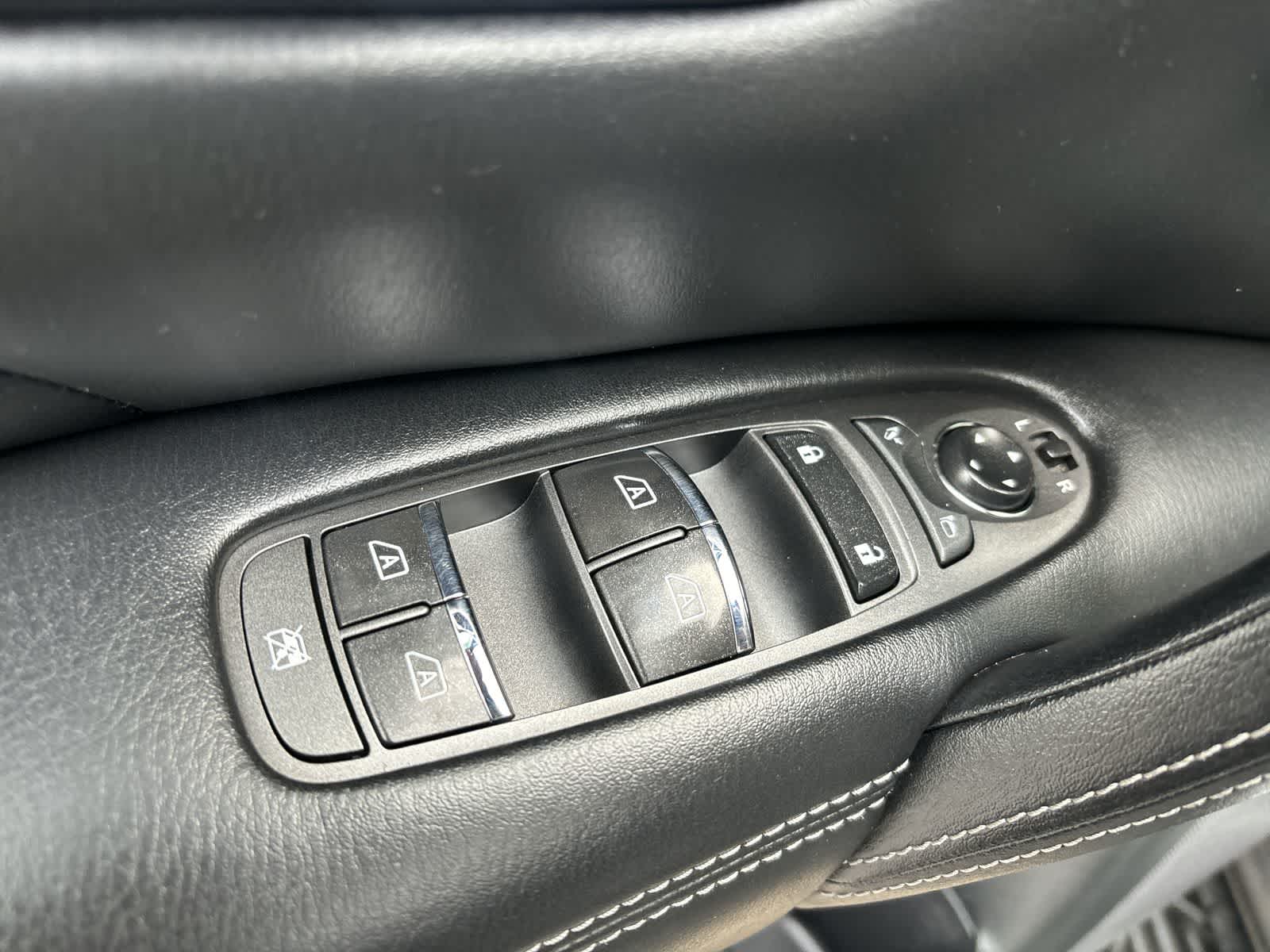 Thumbnail: 2017 INFINITI QX80 - 10