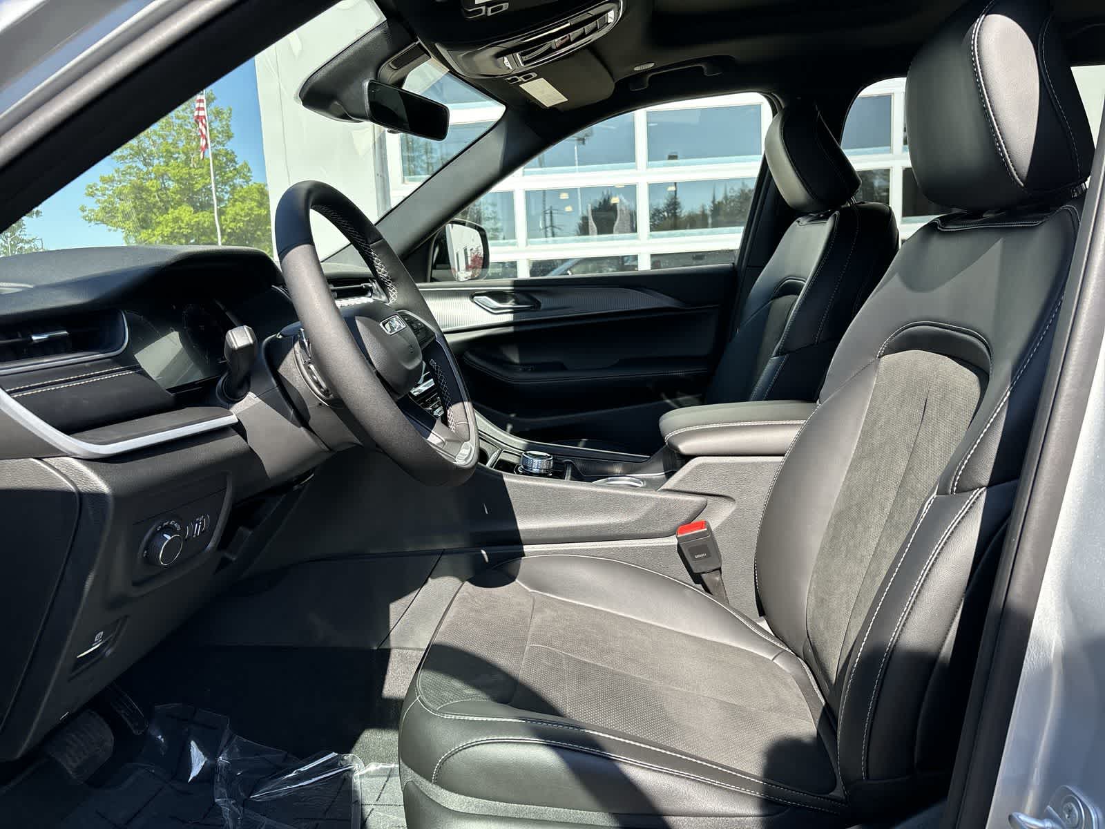 Thumbnail: 2025 Jeep Grand Cherokee L - 8