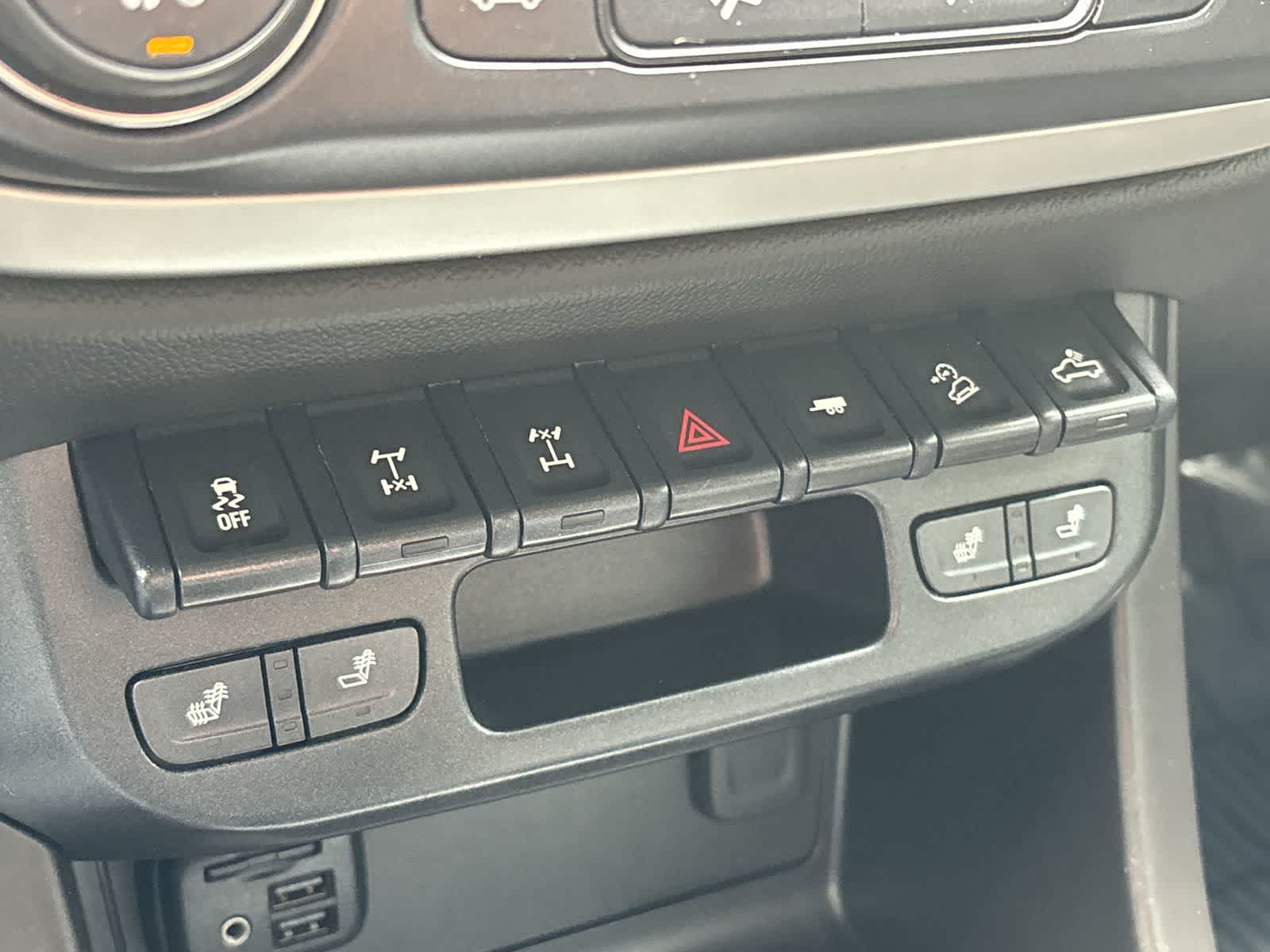 Thumbnail: 2019 Chevrolet Colorado - 26