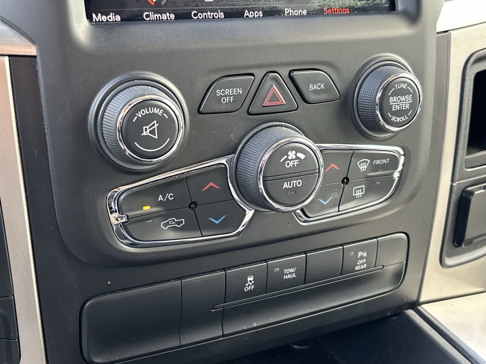 Thumbnail: 2020 RAM 1500 Classic - 21