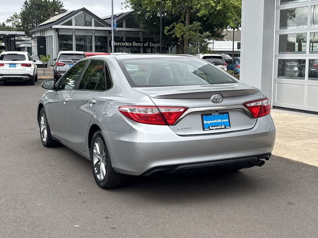 Used 2015 Toyota Camry SE Sedan
