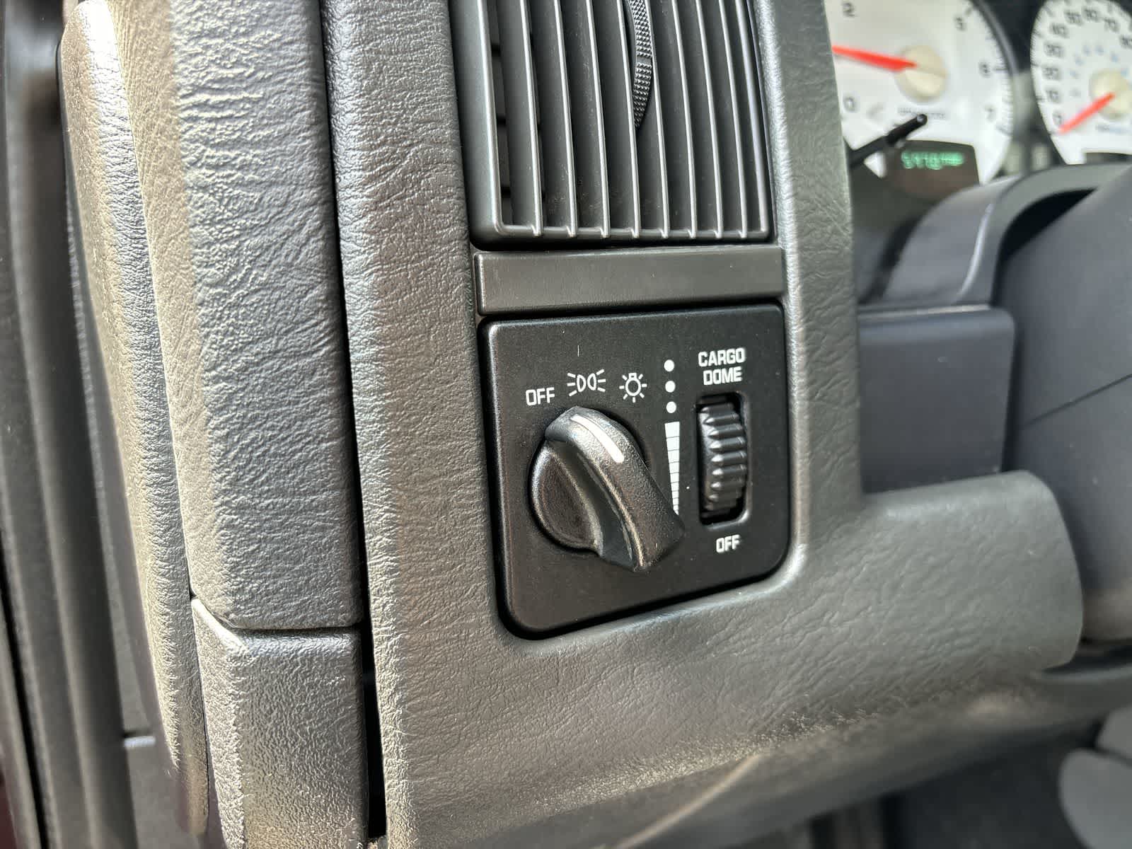 2004 Dodge Ram 1500 Laramie 12