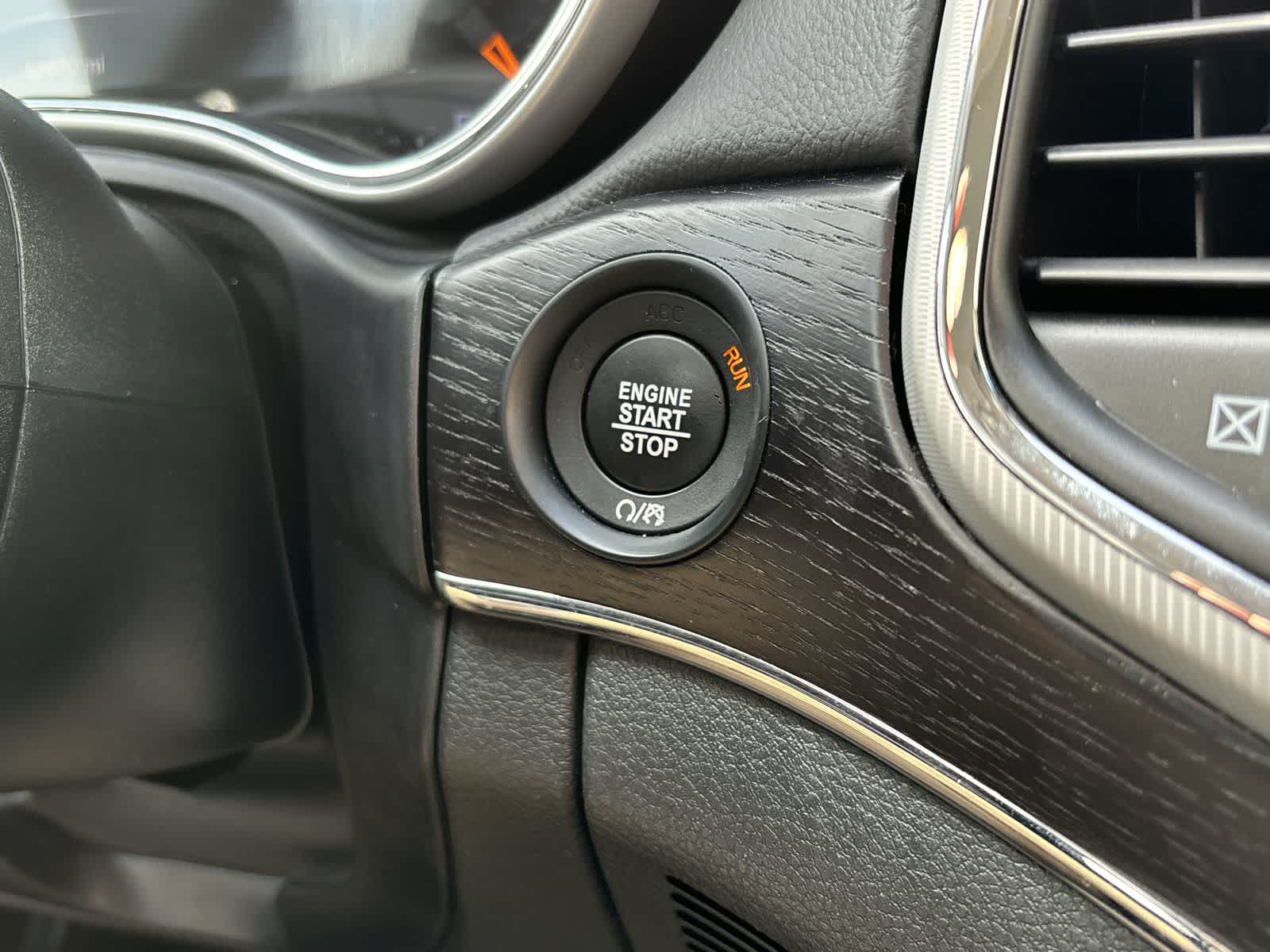 Thumbnail: 2018 Jeep Grand Cherokee - 29