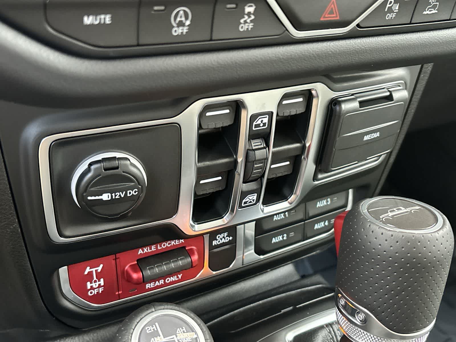 Thumbnail: 2025 Jeep Gladiator - 26