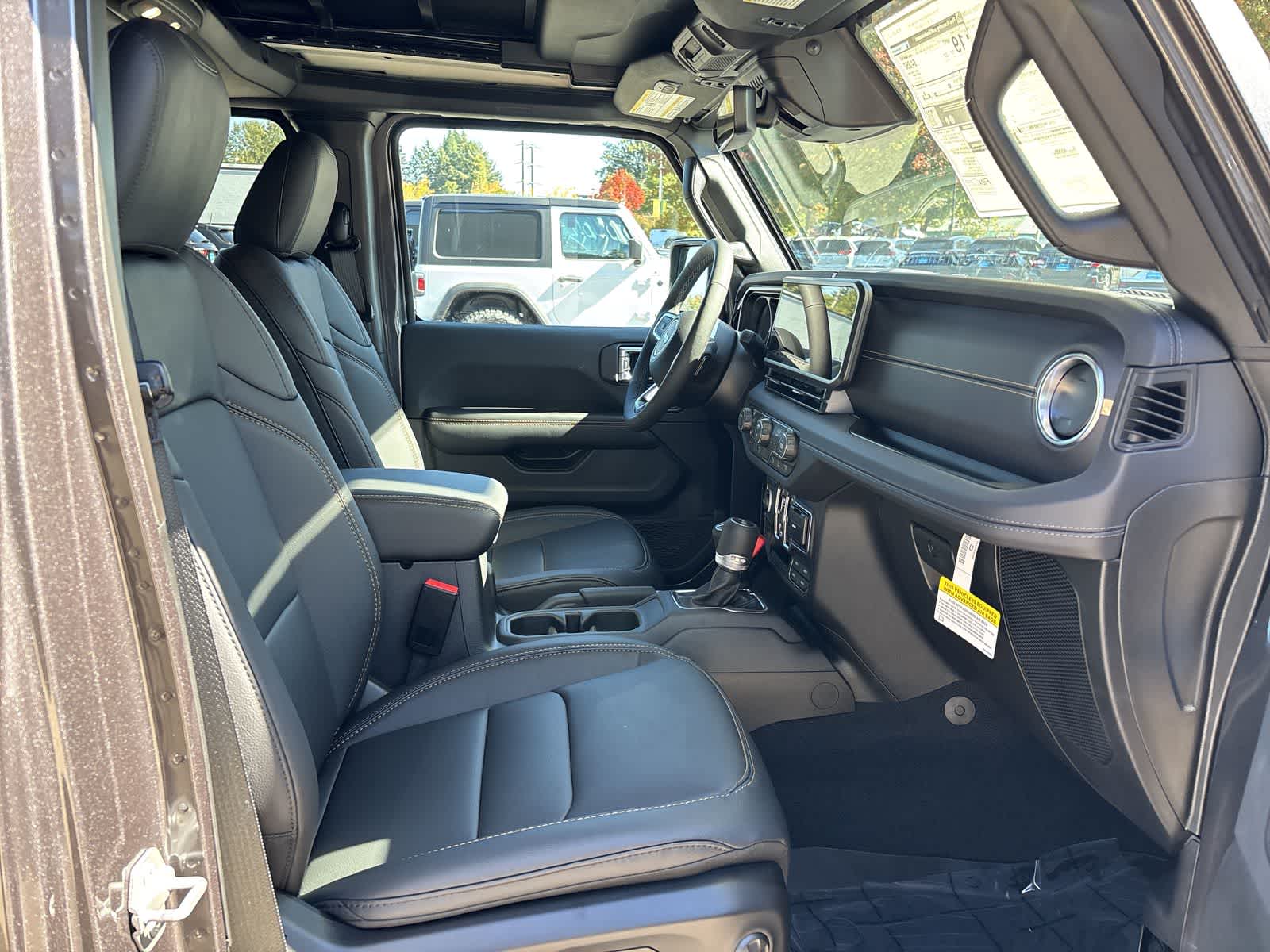 2027 Jeep Wrangler 4-Door Sahara - Photo 6