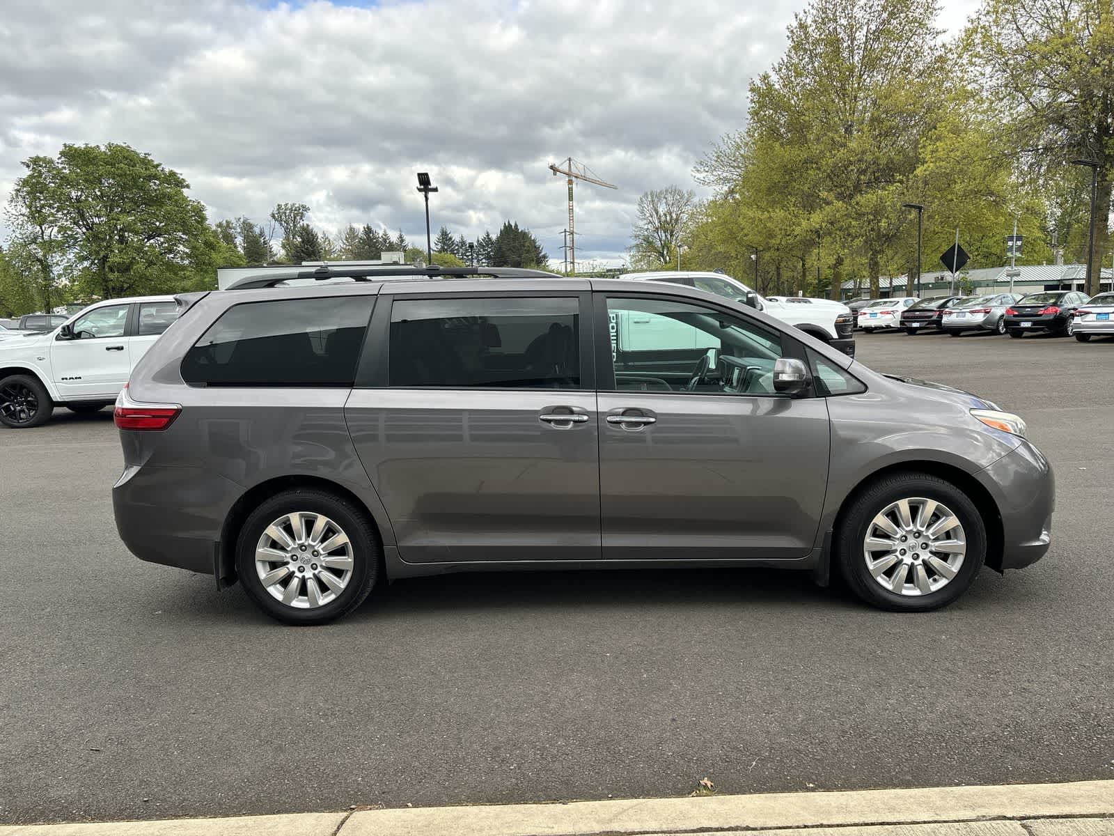 Thumbnail: 2015 Toyota Sienna - 4