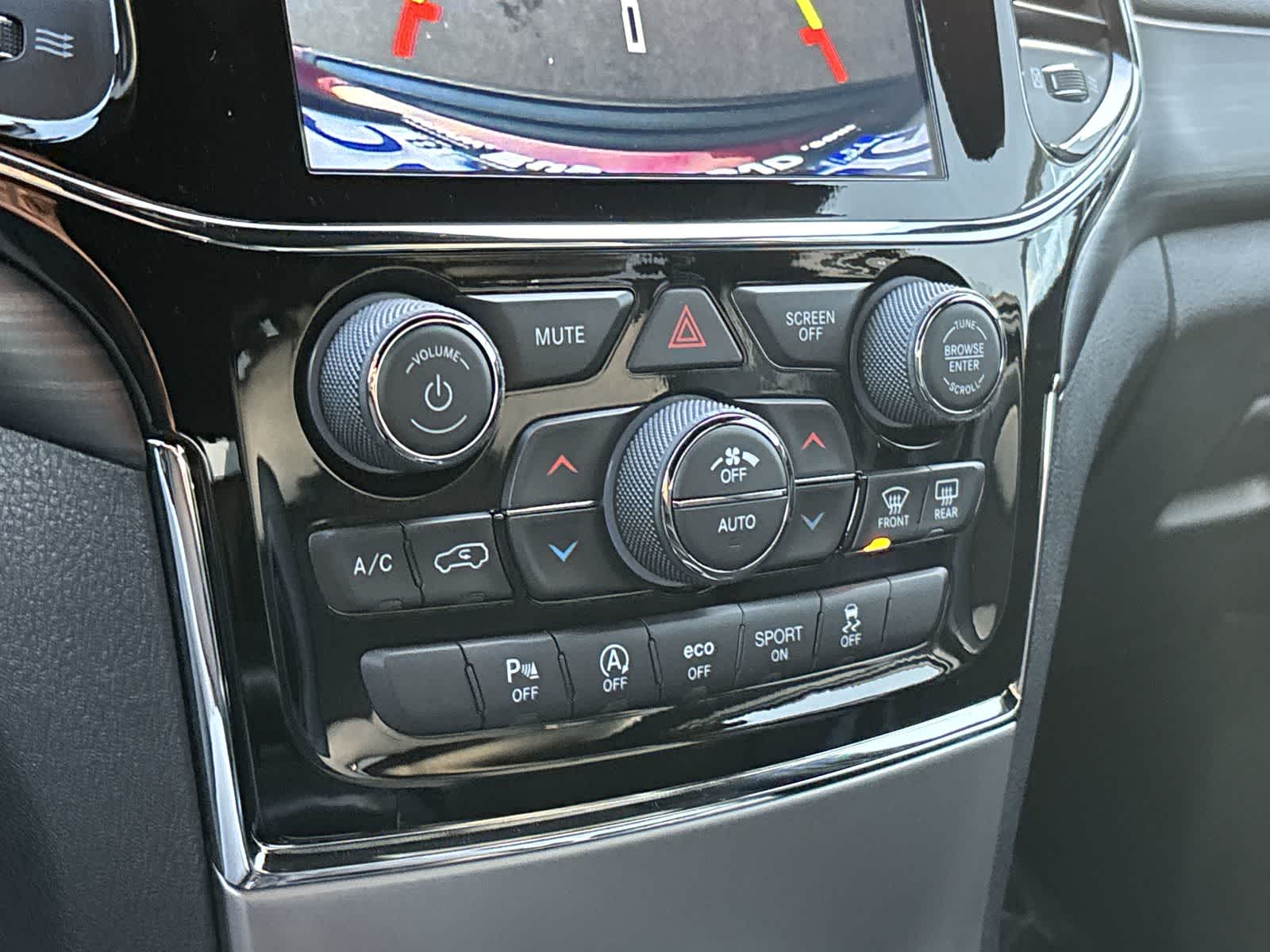 Thumbnail: 2019 Jeep Grand Cherokee - 25