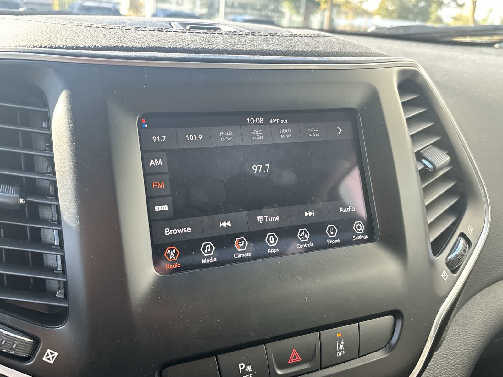 Thumbnail: 2021 Jeep Cherokee - 13