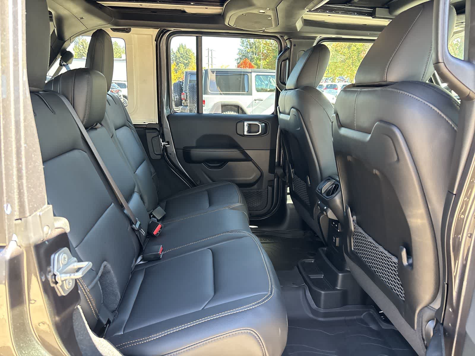 2027 Jeep Wrangler 4-Door Sahara - Photo 7