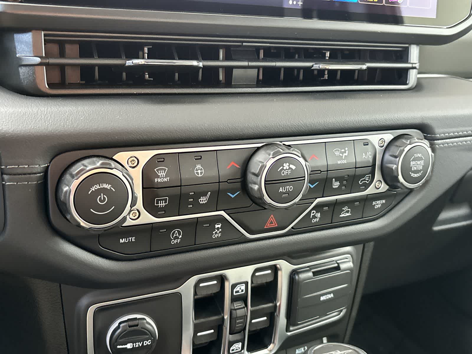 Thumbnail: 2025 Jeep Gladiator - 25