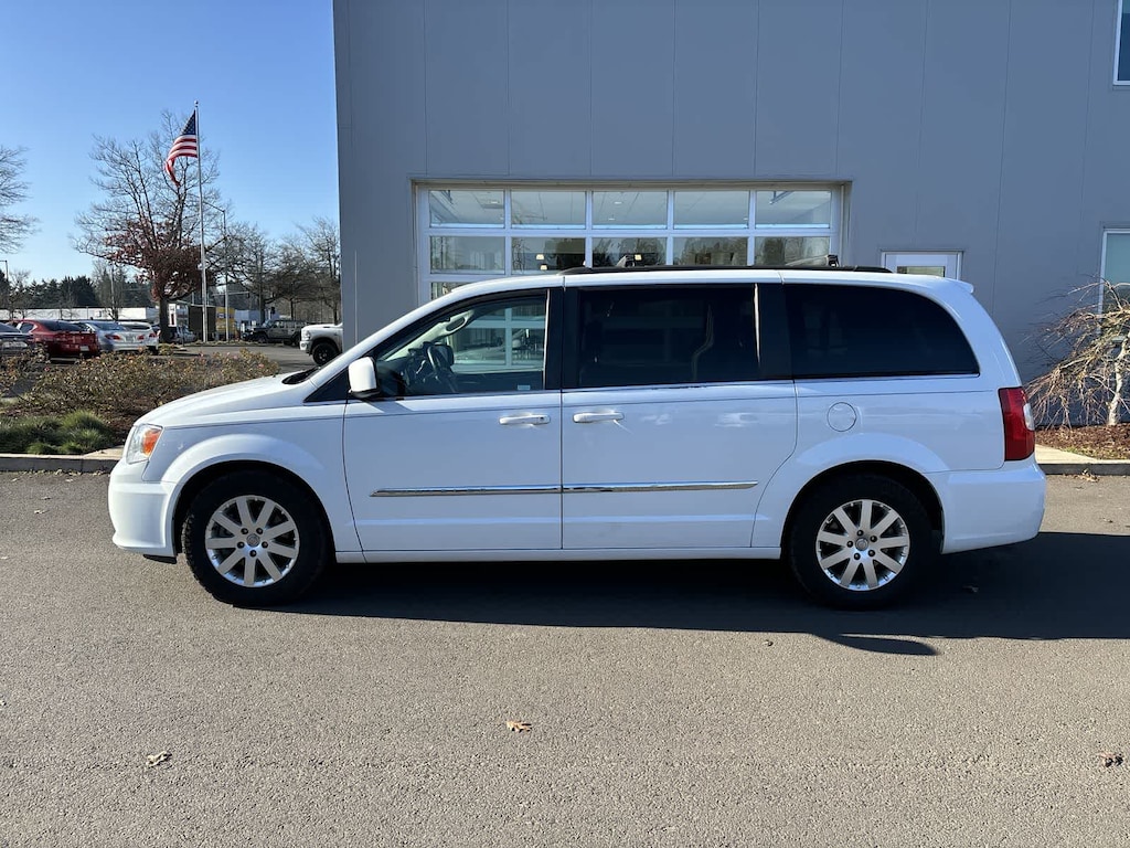 Used 2016 Chrysler Town & Country Touring Van LWB Passenger Van