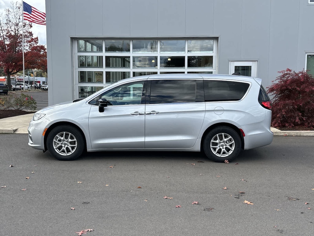 Used 2024 Chrysler Pacifica Touring L Van Passenger Van