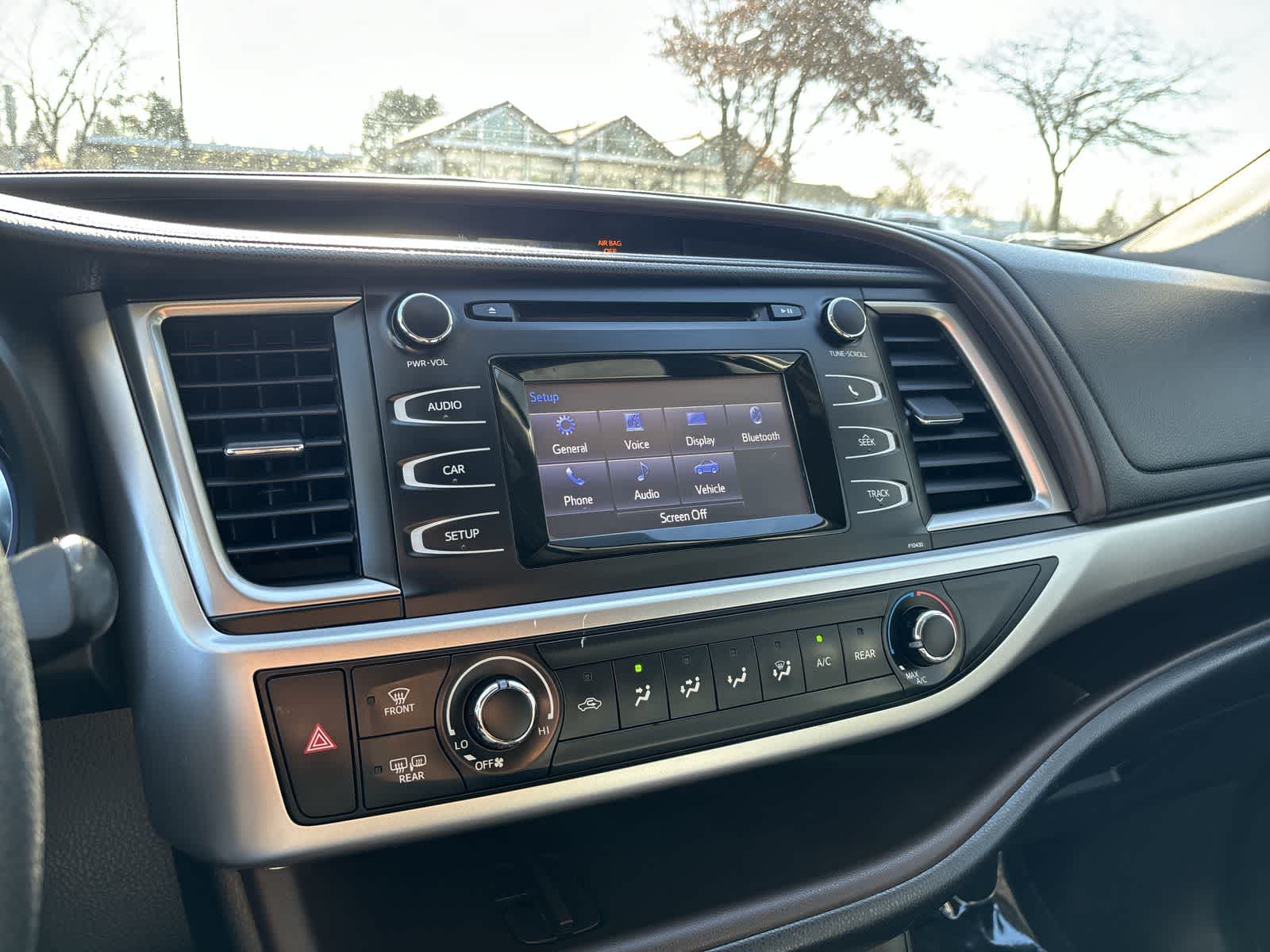 Thumbnail: 2014 Toyota Highlander - 25