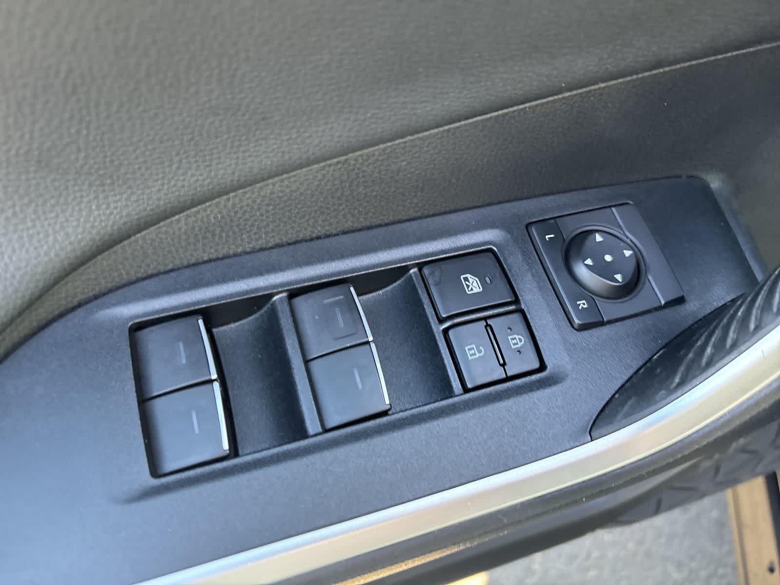 Thumbnail: 2022 Toyota RAV4 - 9