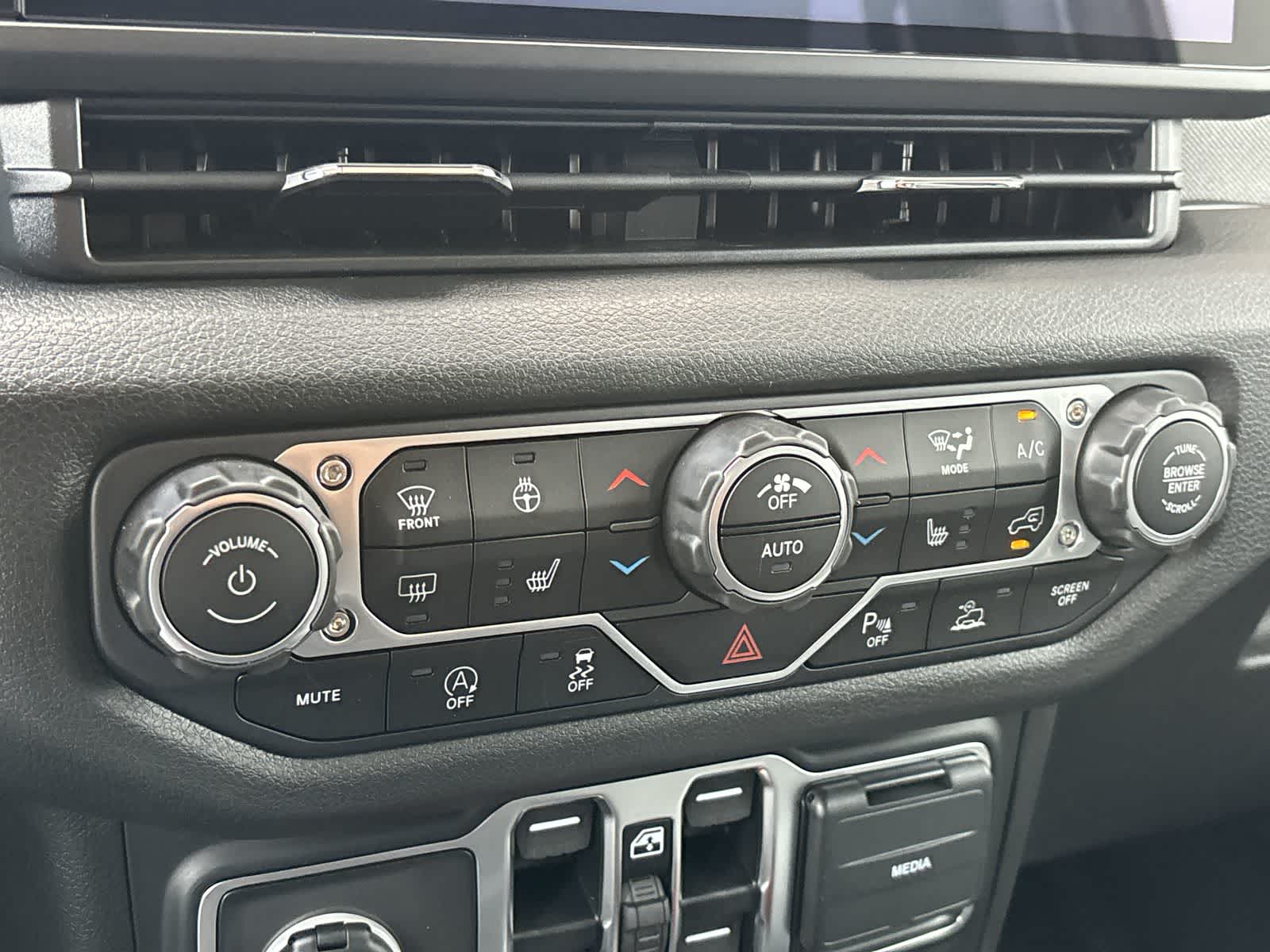 Thumbnail: 2025 Jeep Wrangler - 21