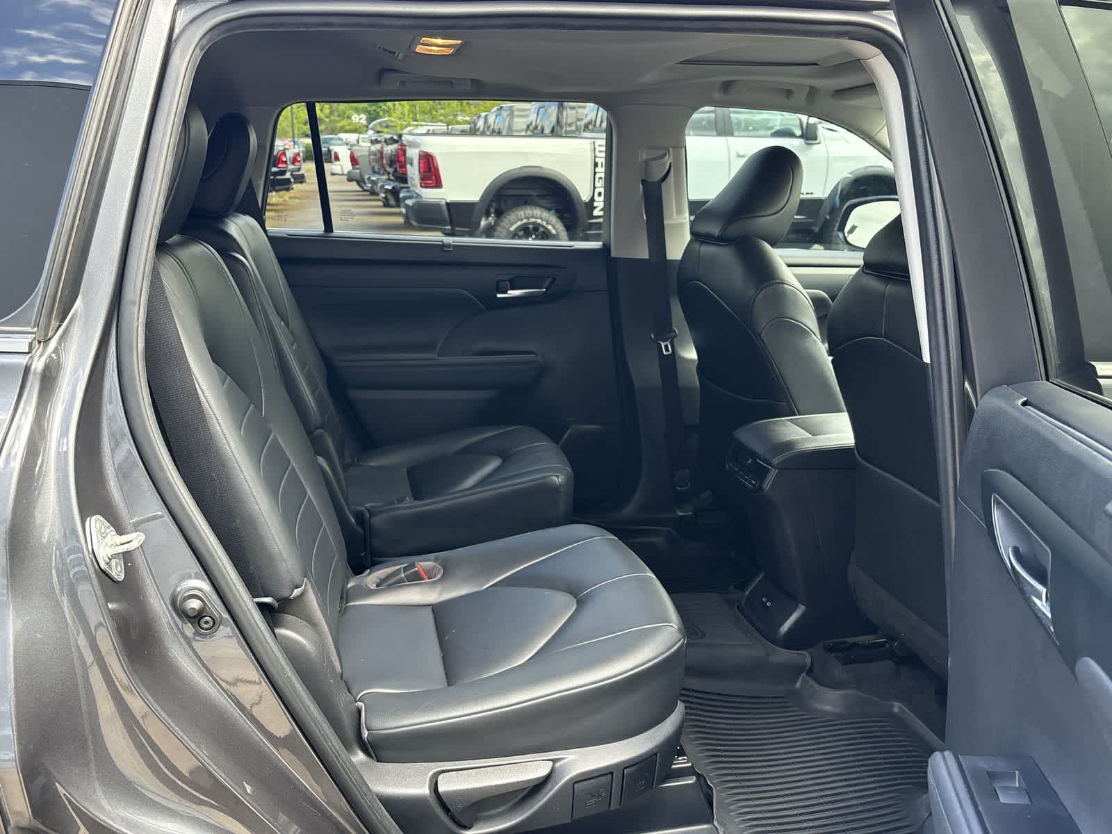 Thumbnail: 2023 Toyota Highlander - 10