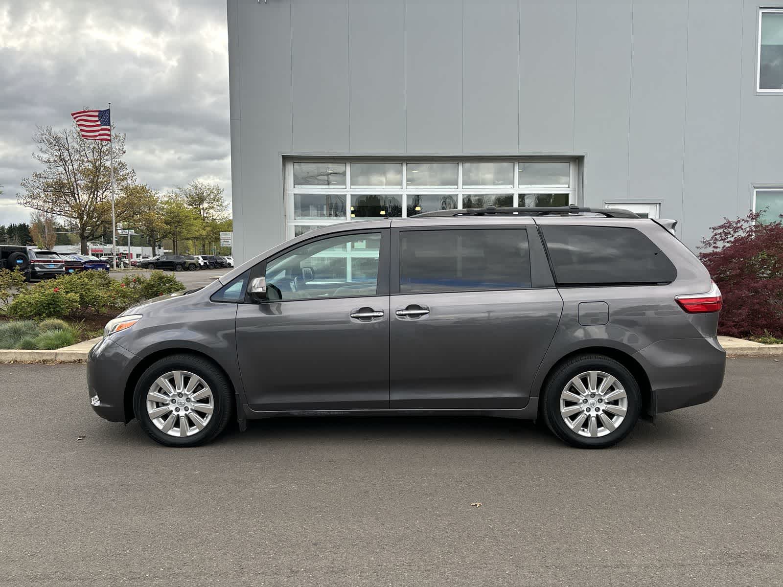 Thumbnail: 2015 Toyota Sienna - 2