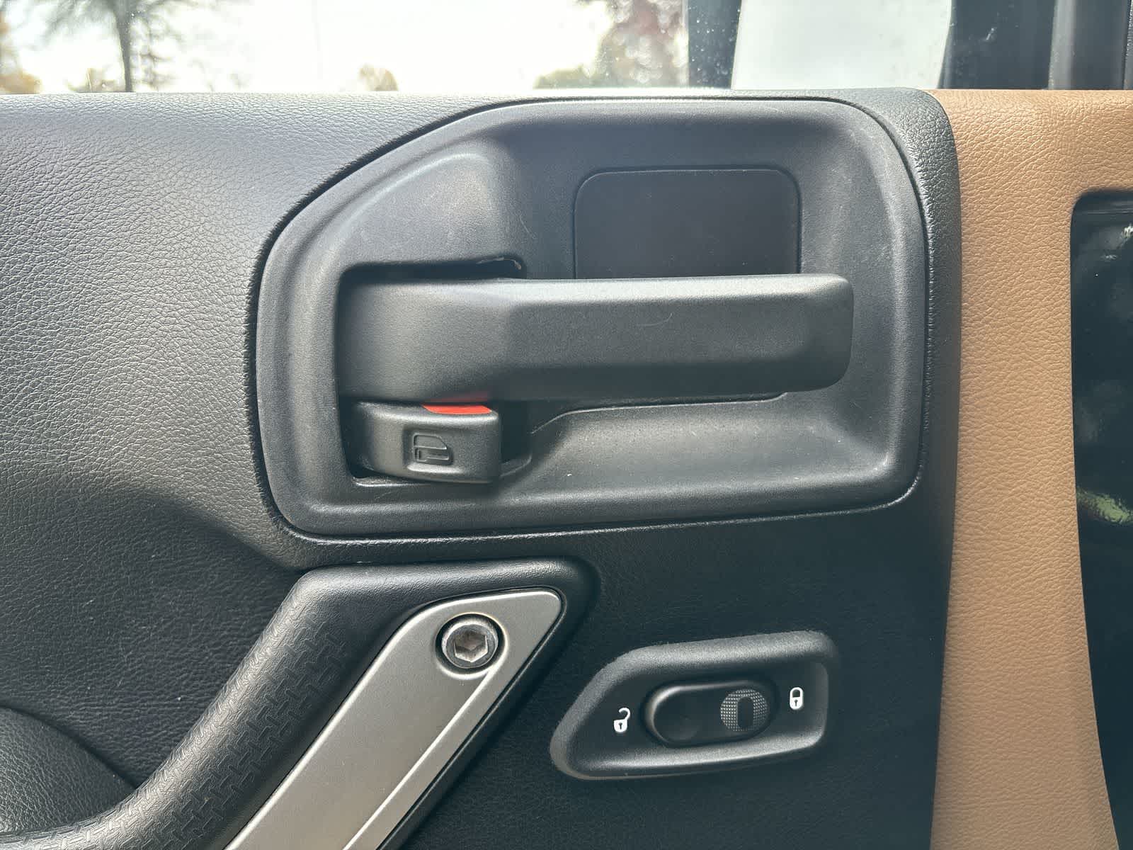 Thumbnail: 2015 Jeep Wrangler - 9