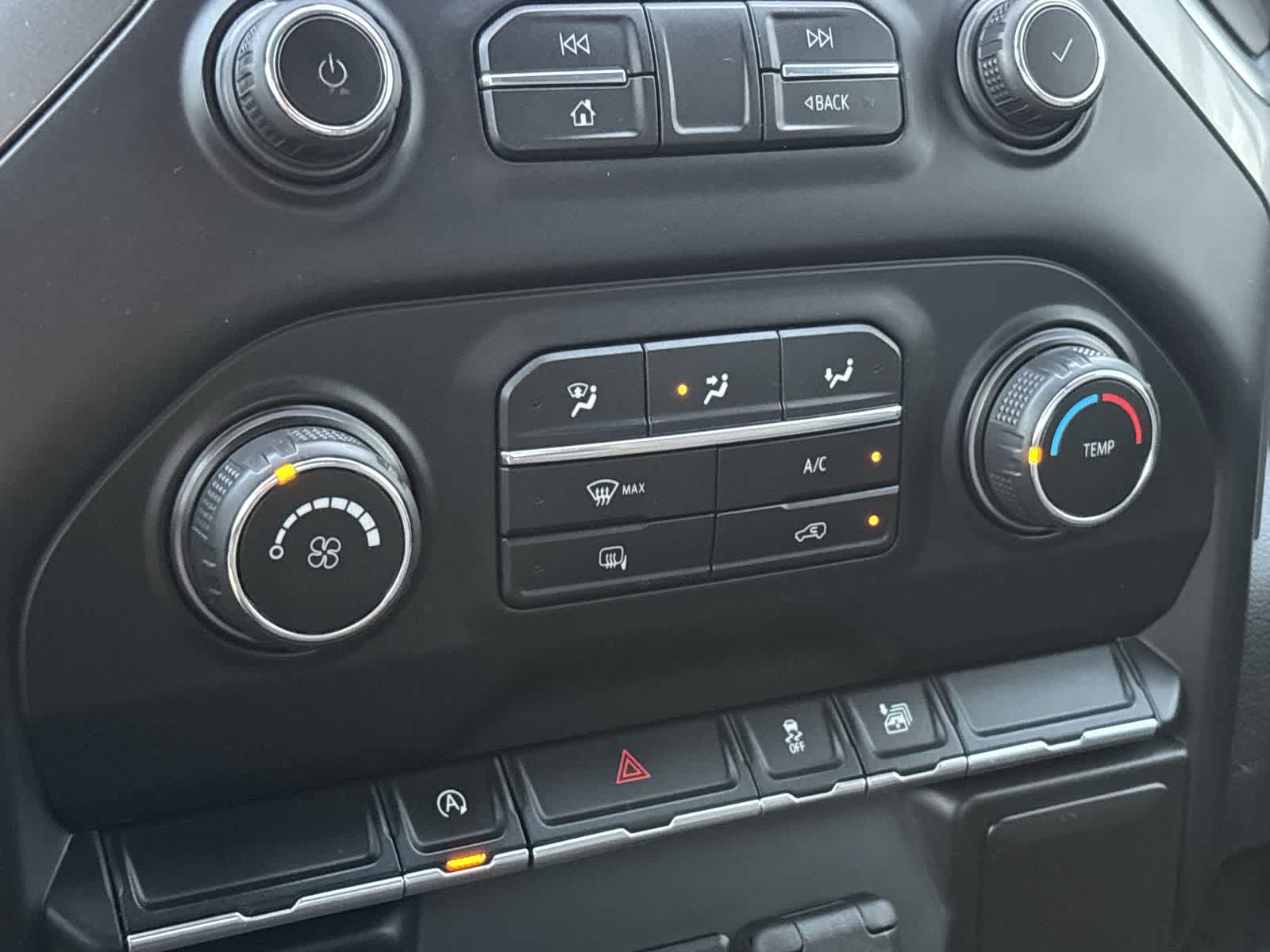 Thumbnail: 2020 Chevrolet Silverado 1500 - 24