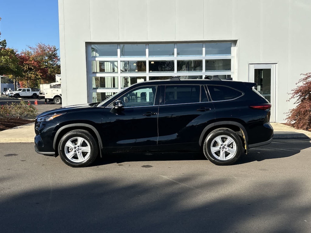 Used 2022 Toyota Highlander LE SUV