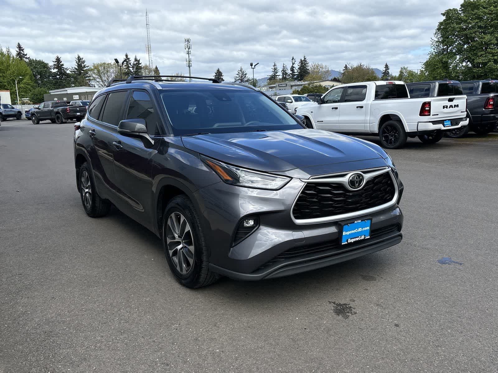 Thumbnail: 2023 Toyota Highlander - 7