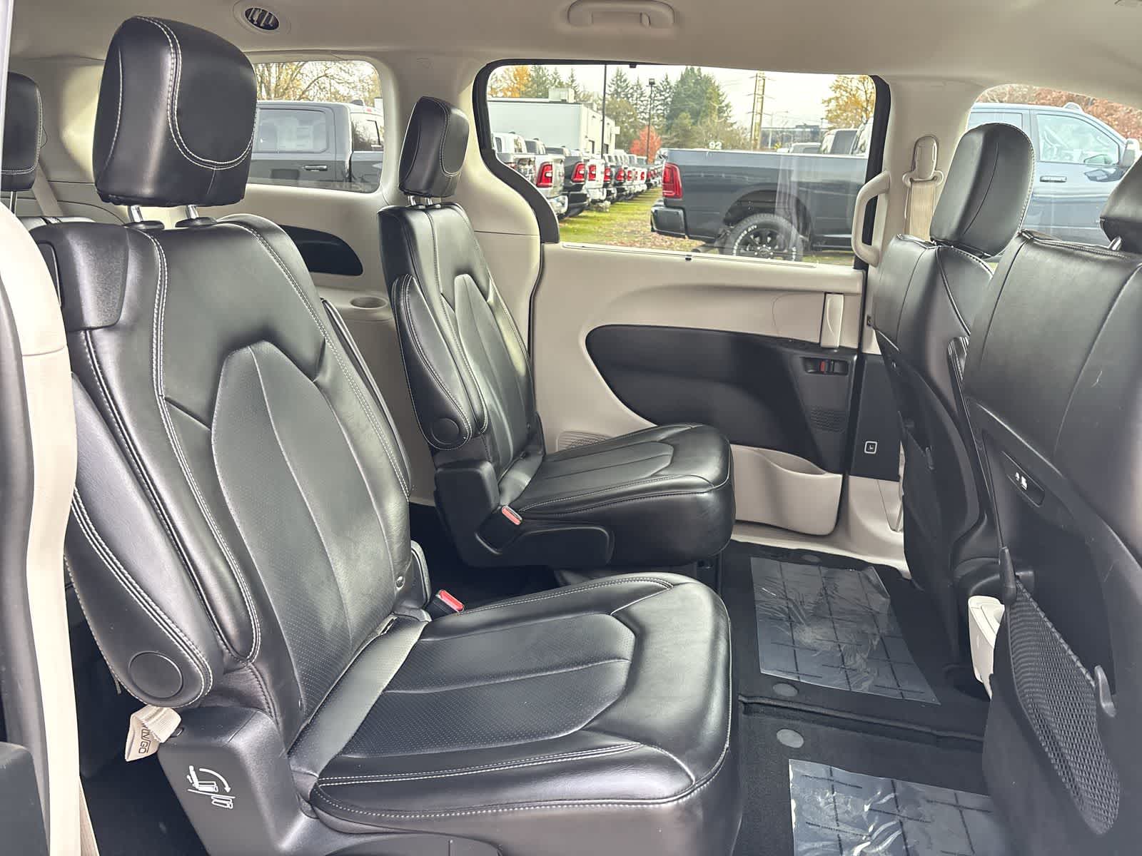 Thumbnail: 2024 Chrysler Pacifica - 5