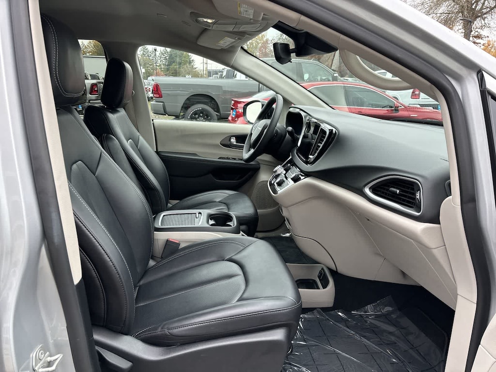 Used 2024 Chrysler Pacifica Touring L Van Passenger Van