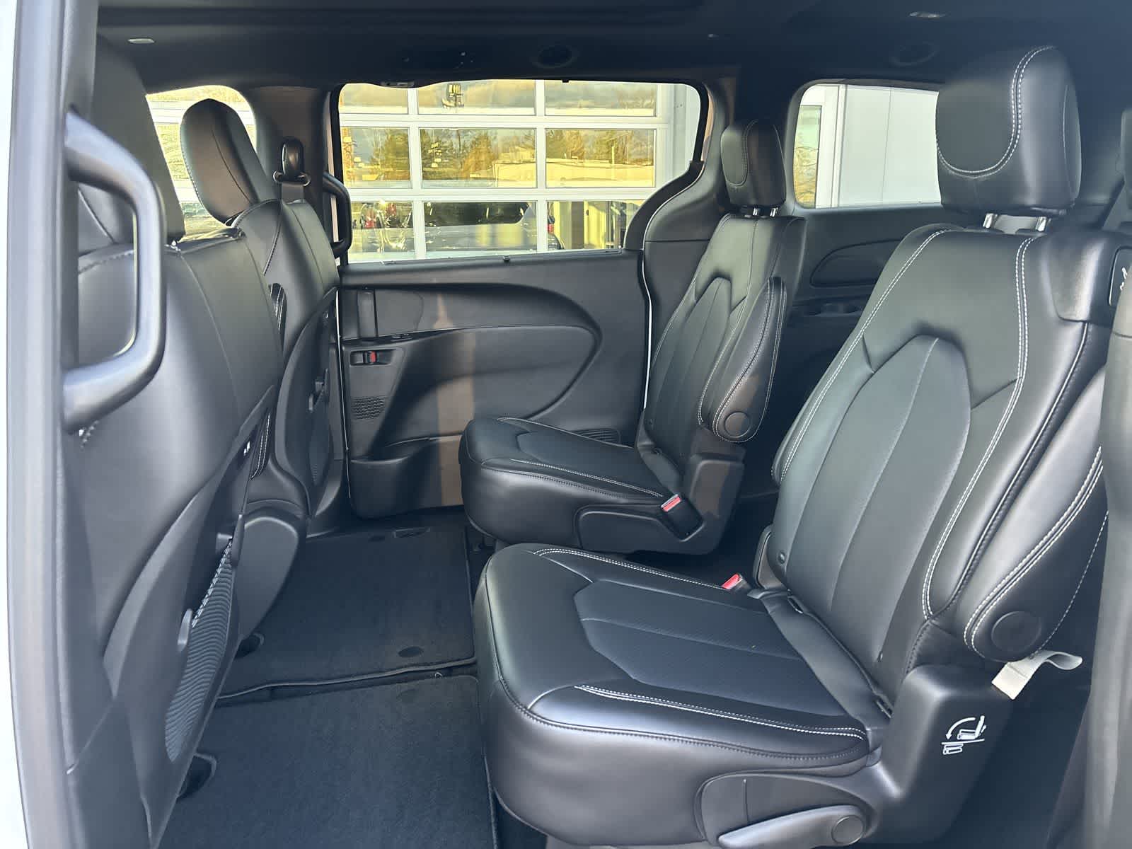Thumbnail: 2026 Chrysler Pacifica - 6