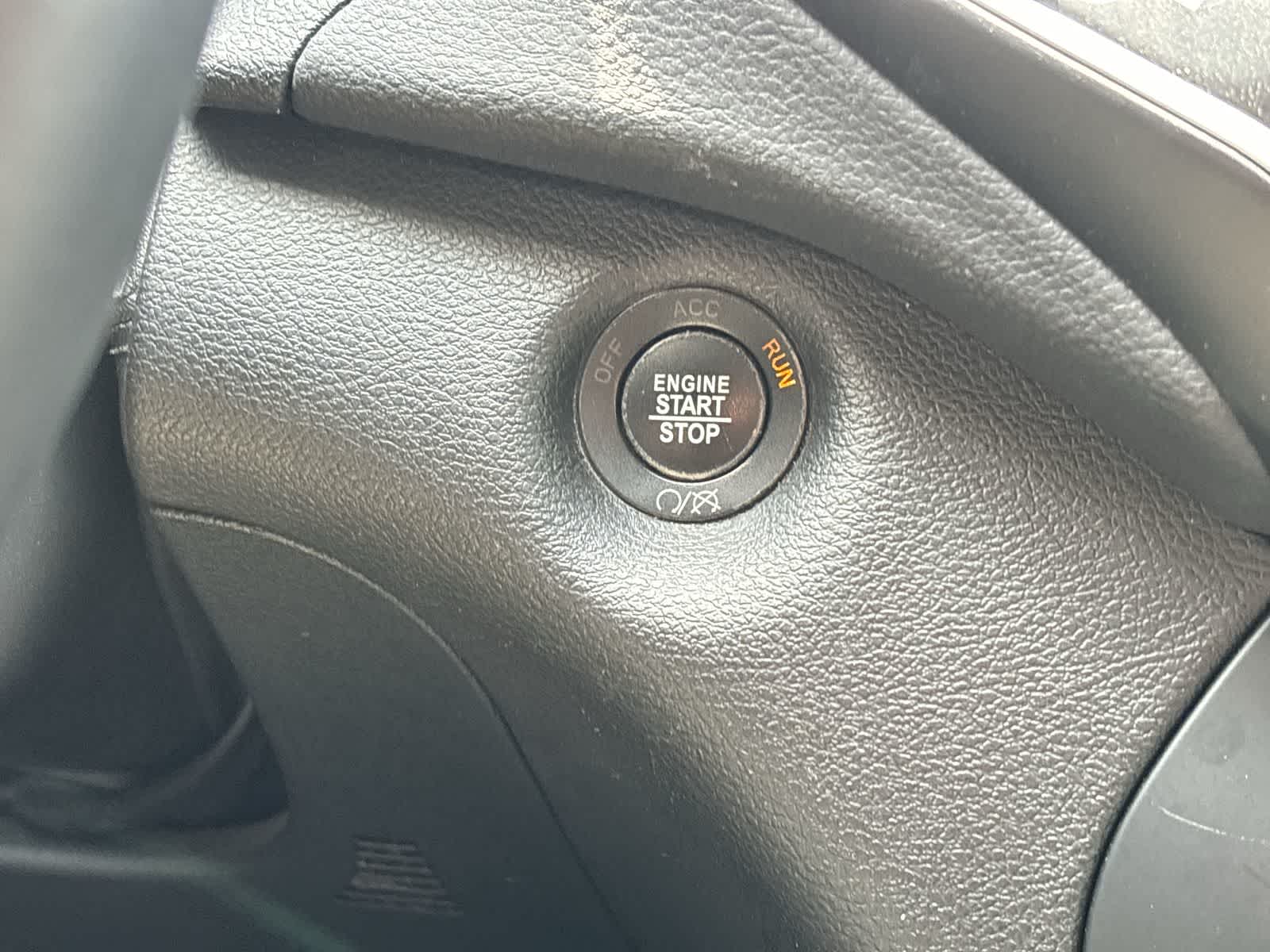 Thumbnail: 2019 Jeep Cherokee - 24