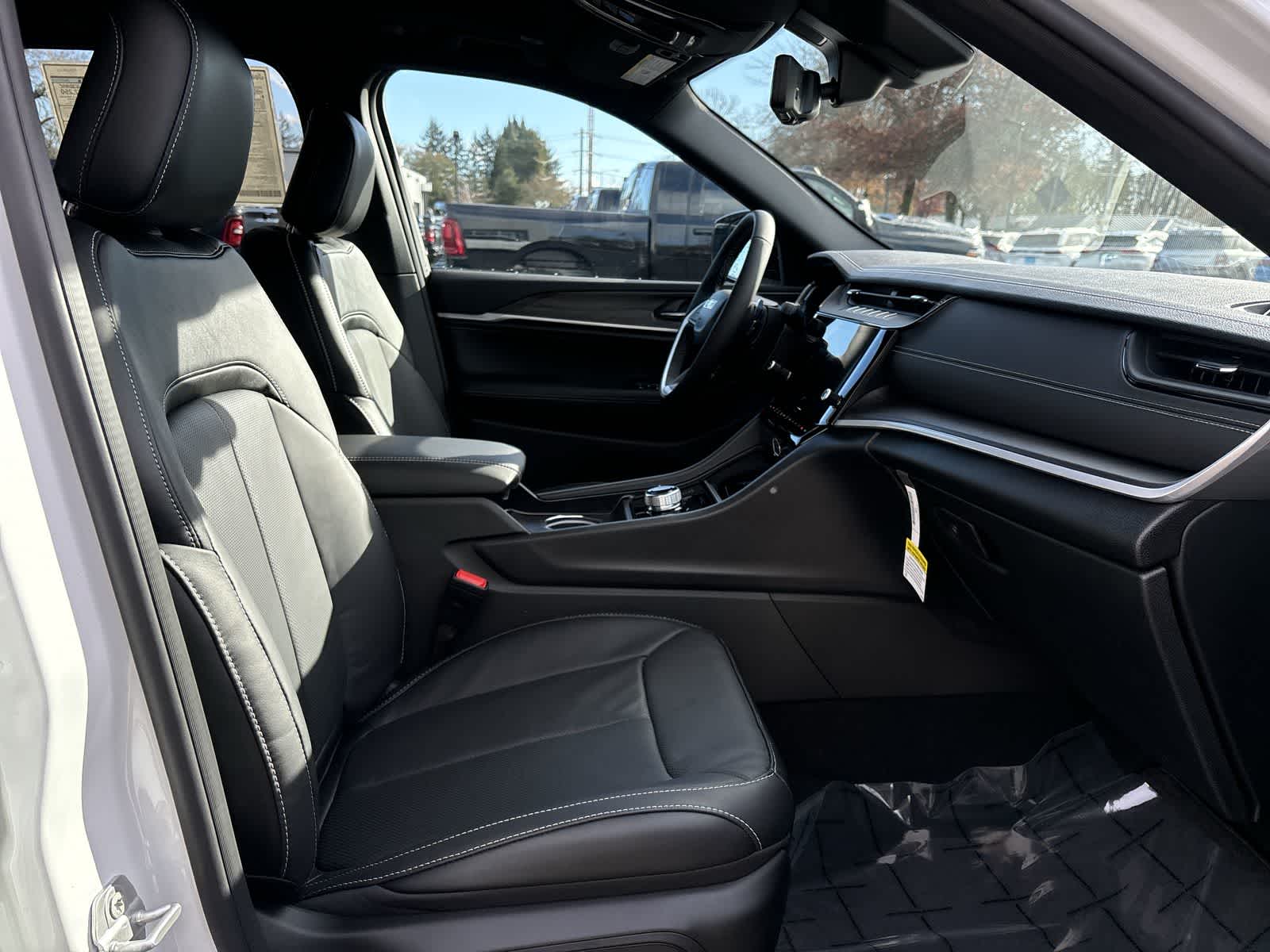 Thumbnail: 2026 Jeep Grand Cherokee - 5