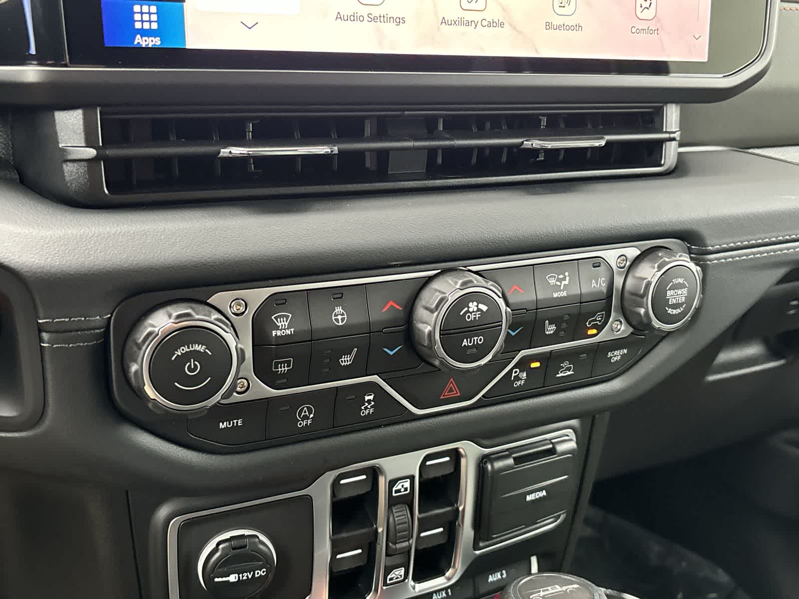 Thumbnail: 2025 Jeep Gladiator - 24