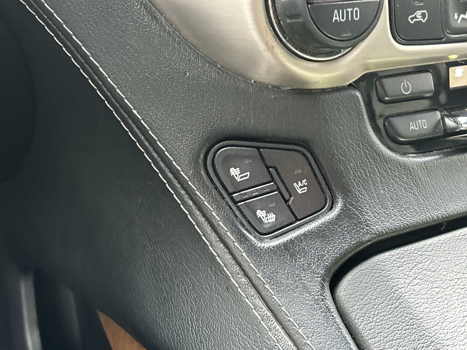 Thumbnail: 2015 GMC Yukon - 21