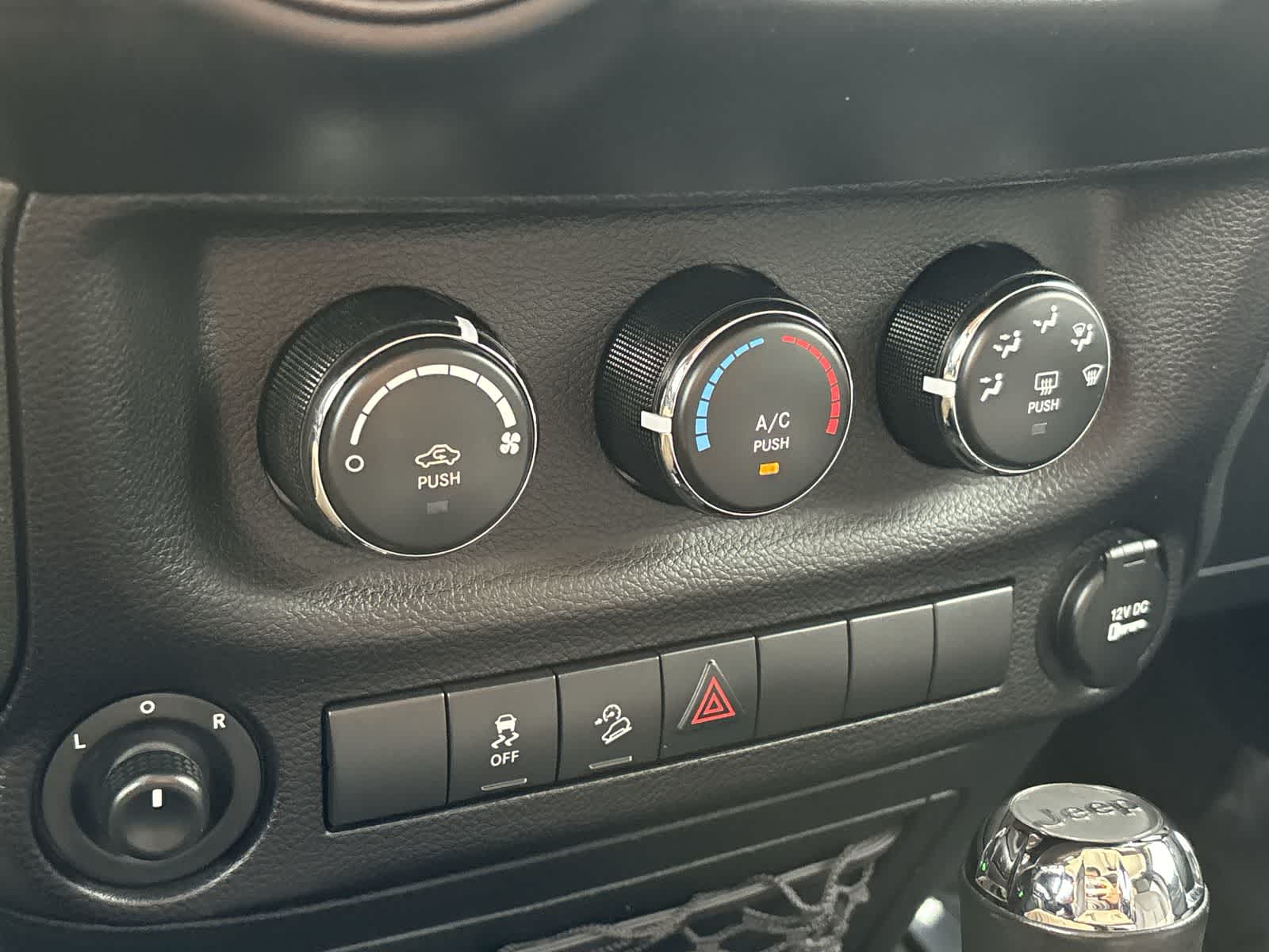 Thumbnail: 2018 Jeep Wrangler - 21