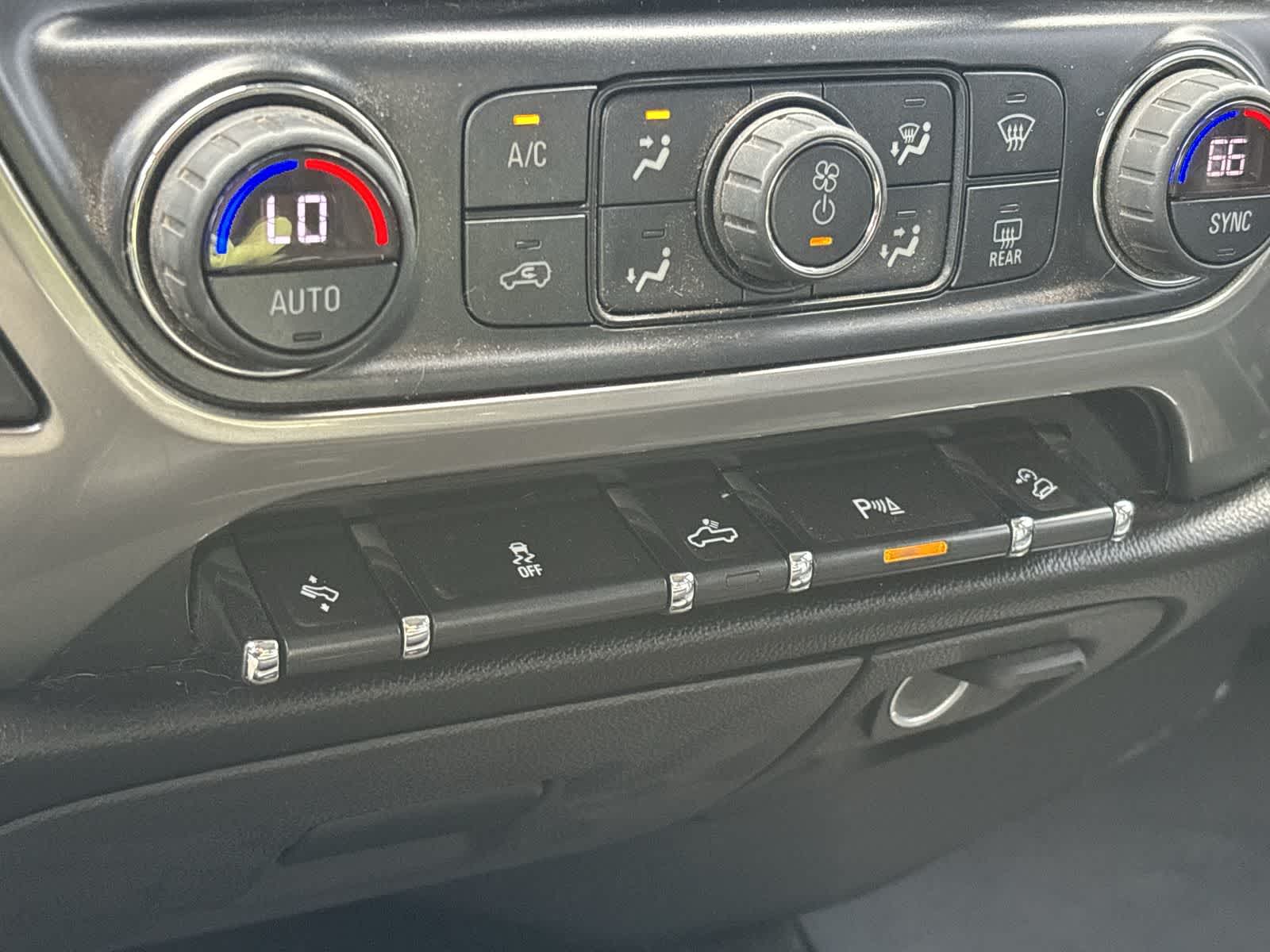 Thumbnail: 2018 Chevrolet Silverado 1500 - 22