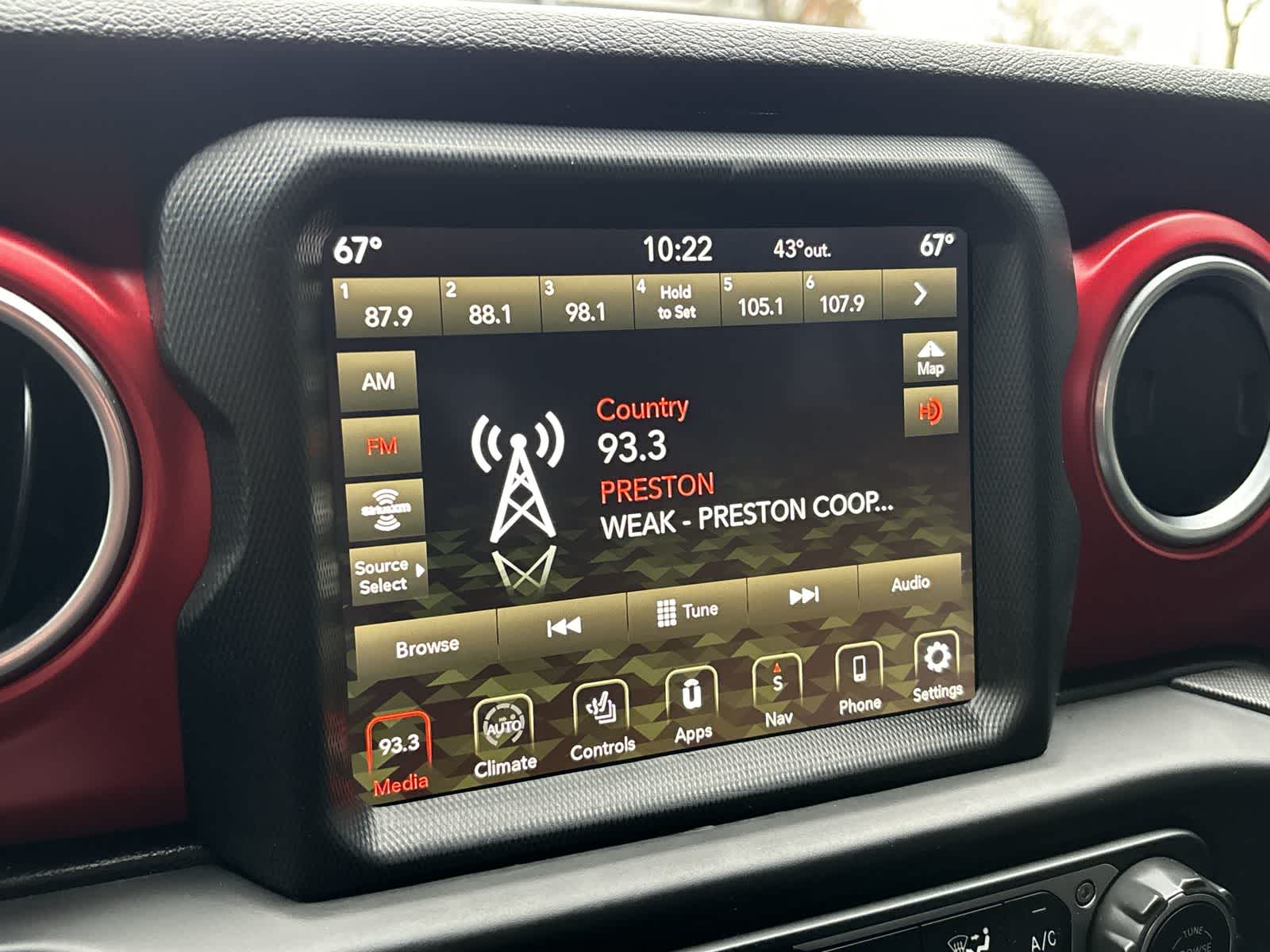 Thumbnail: 2021 Jeep Gladiator - 16