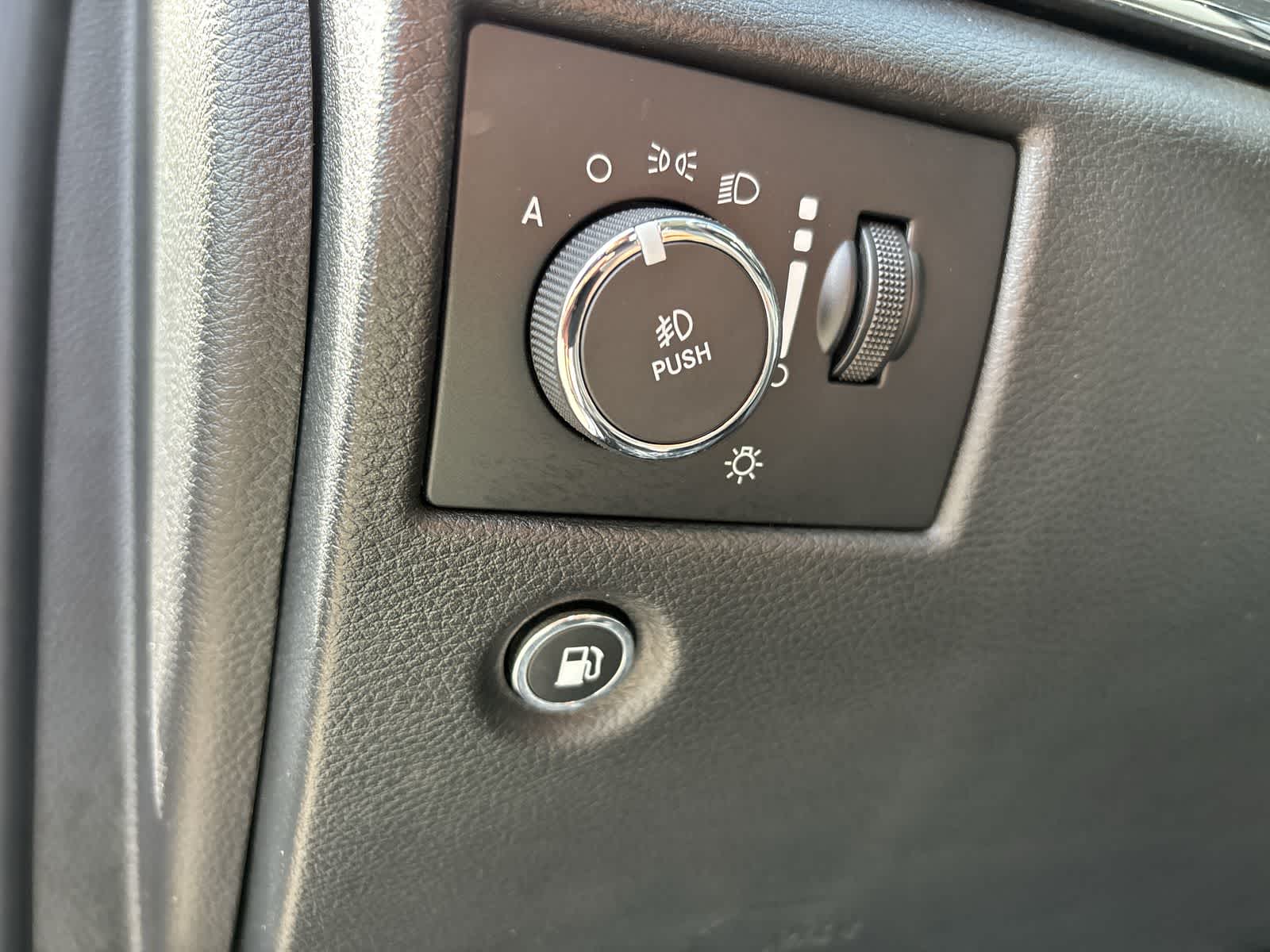 Thumbnail: 2018 Jeep Grand Cherokee - 11