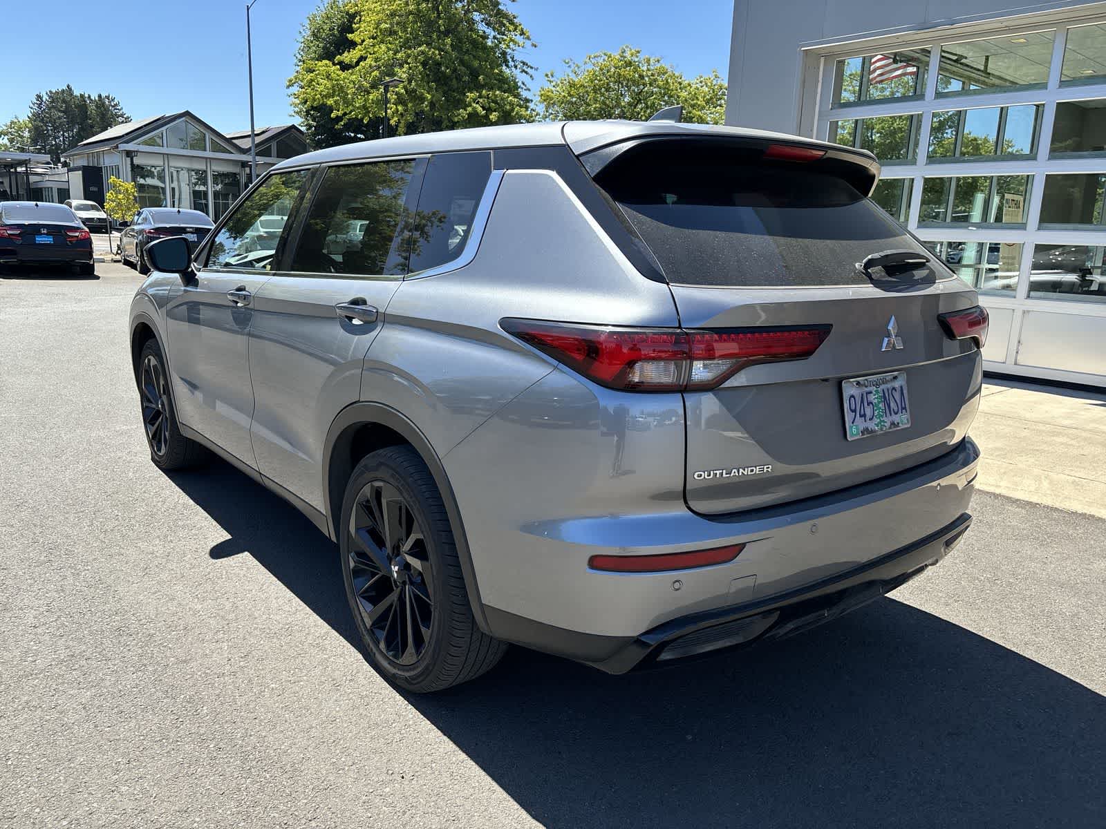 Thumbnail: 2022 Mitsubishi Outlander - 3