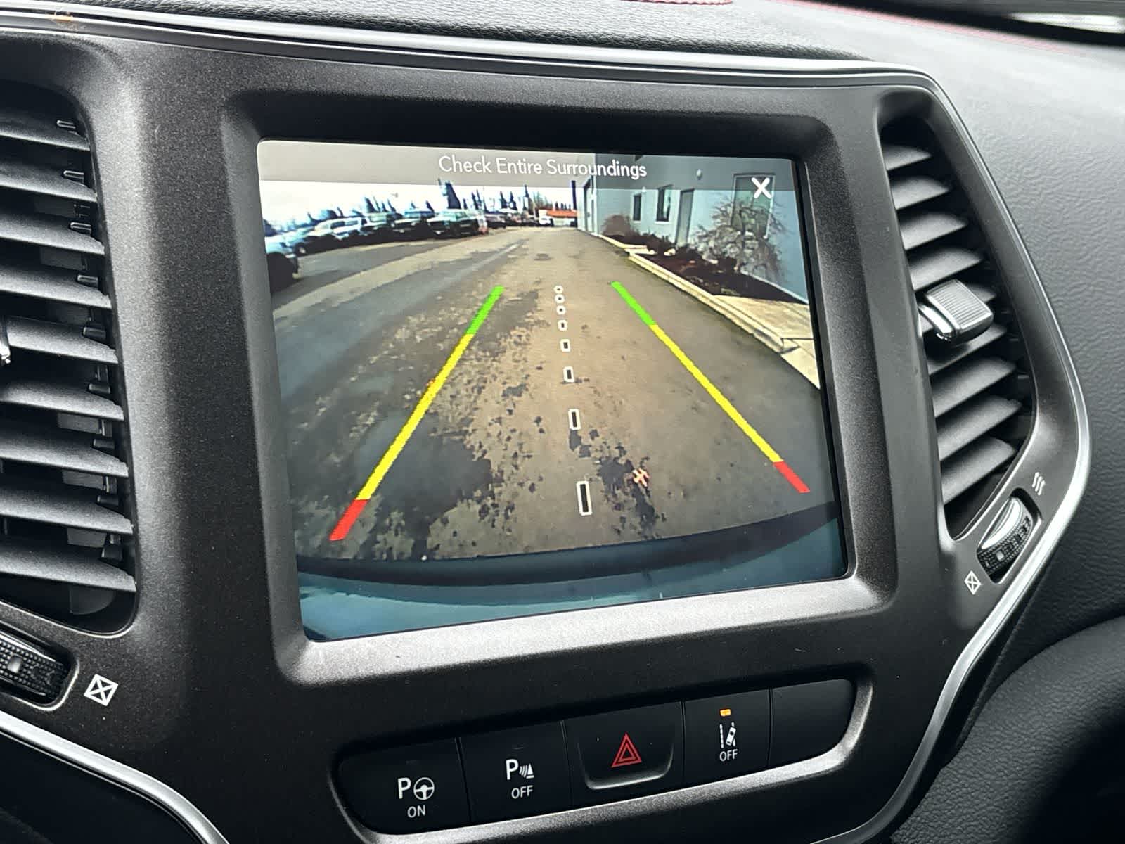 Thumbnail: 2019 Jeep Cherokee - 27