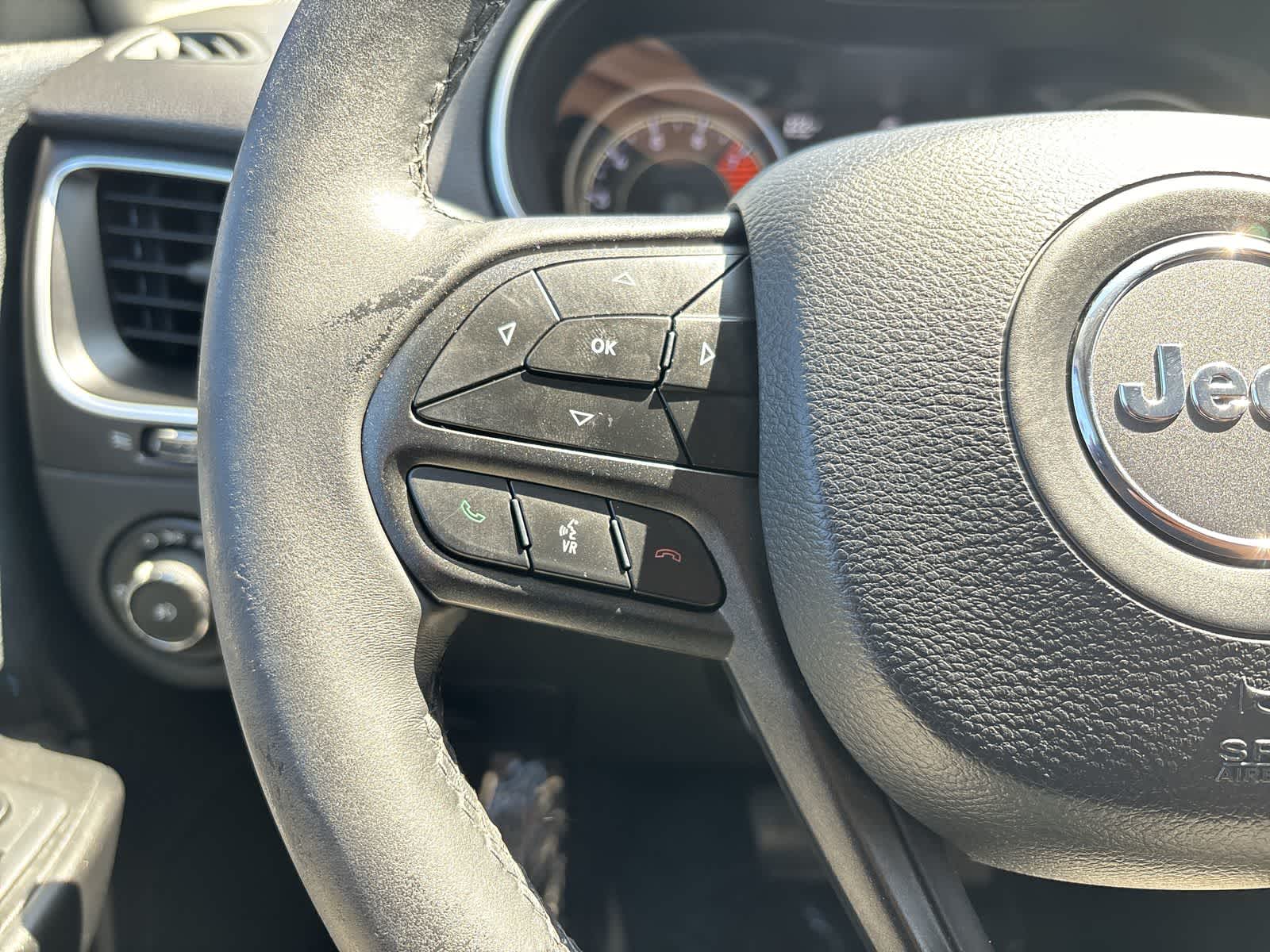 Thumbnail: 2019 Jeep Cherokee - 14