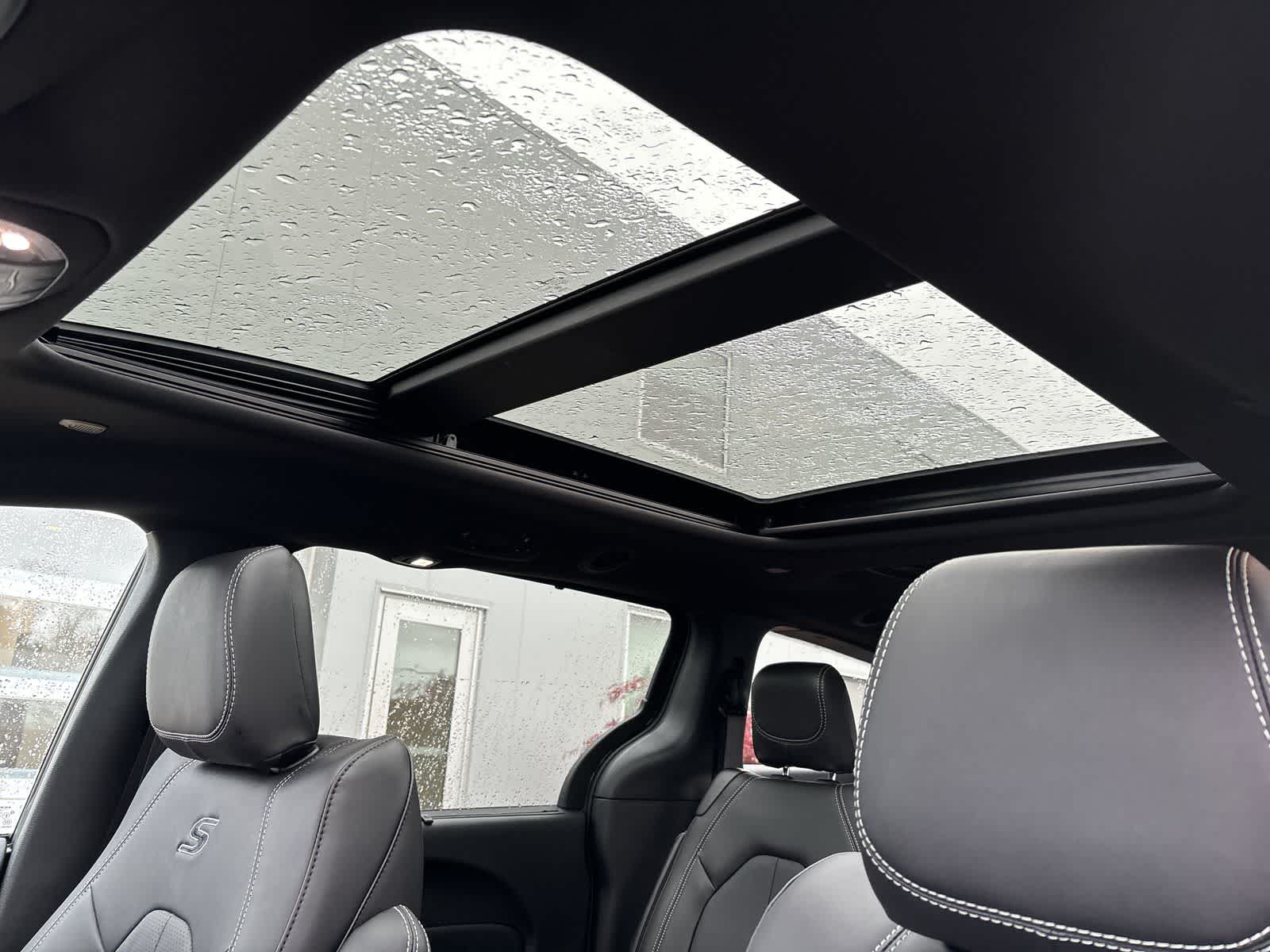 Thumbnail: 2026 Chrysler Pacifica - 30