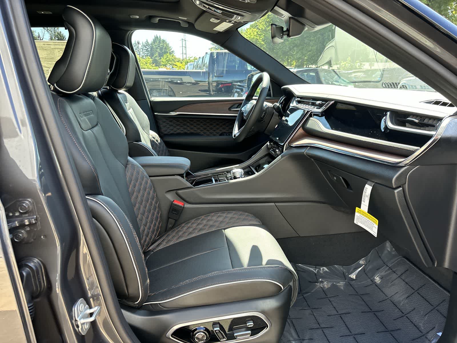 Thumbnail: 2025 Jeep Grand Cherokee L - 6