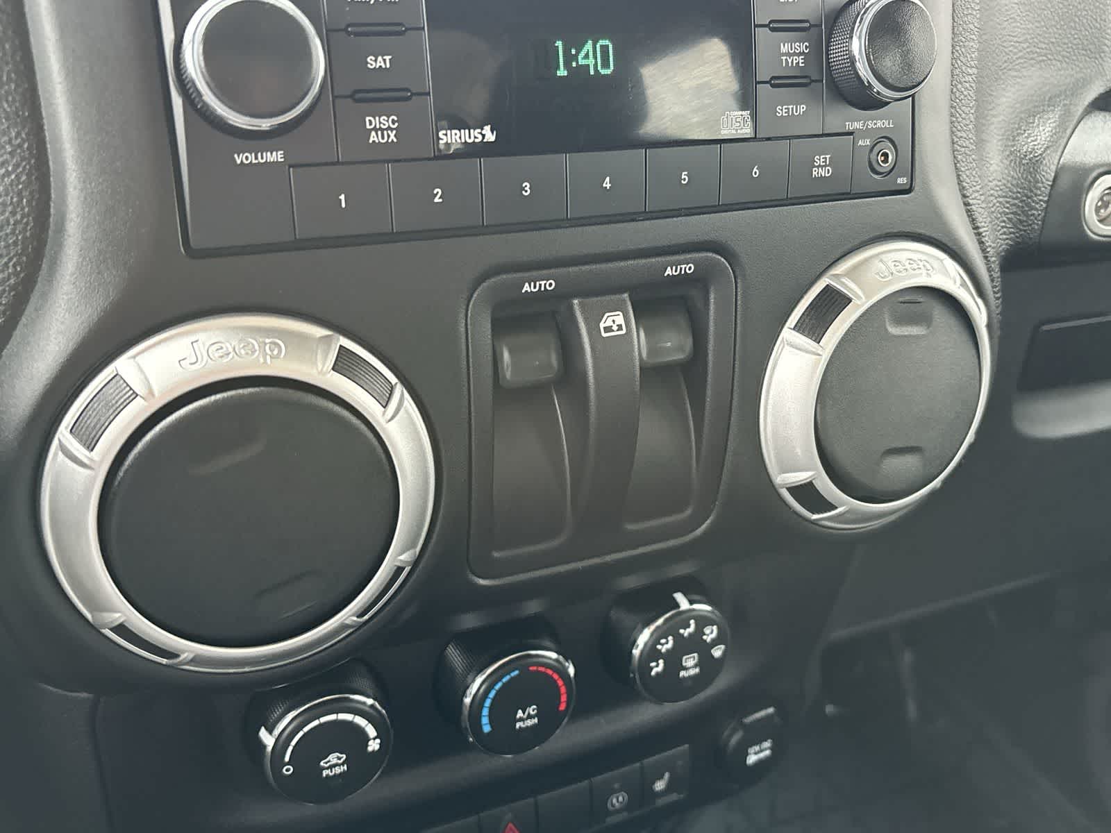 Thumbnail: 2015 Jeep Wrangler - 18