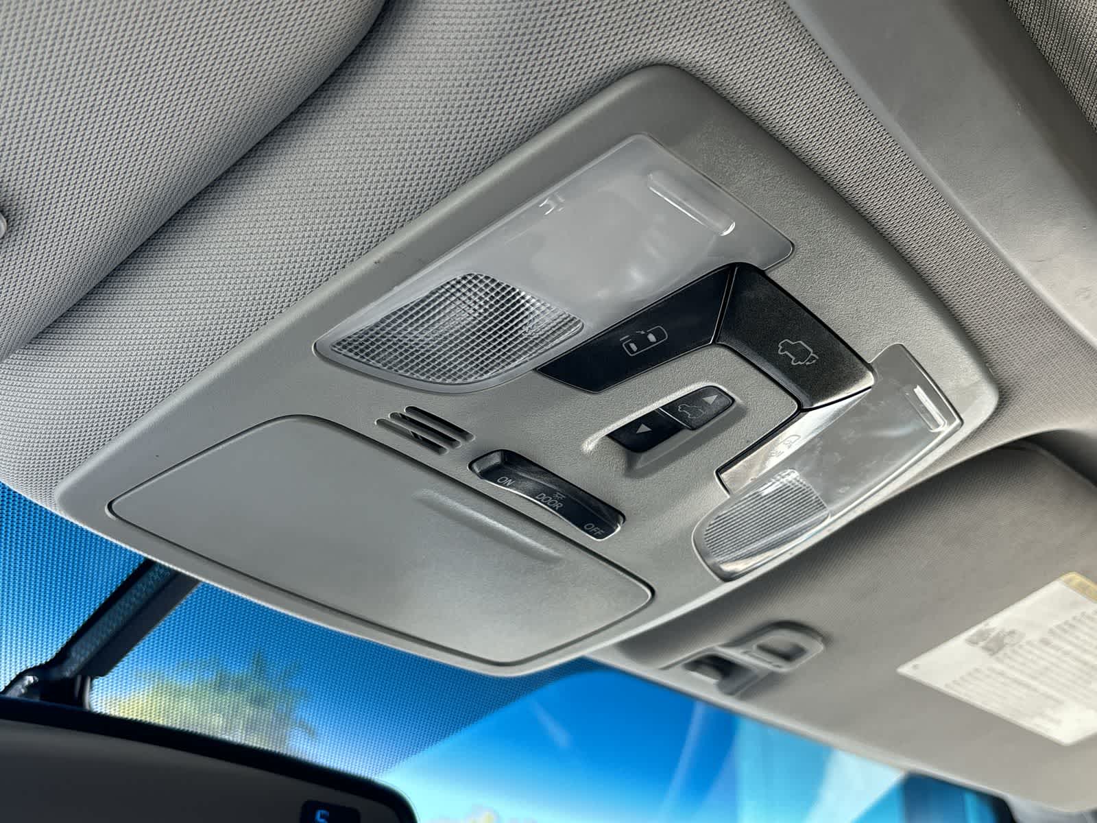 Thumbnail: 2017 Toyota Sienna - 23